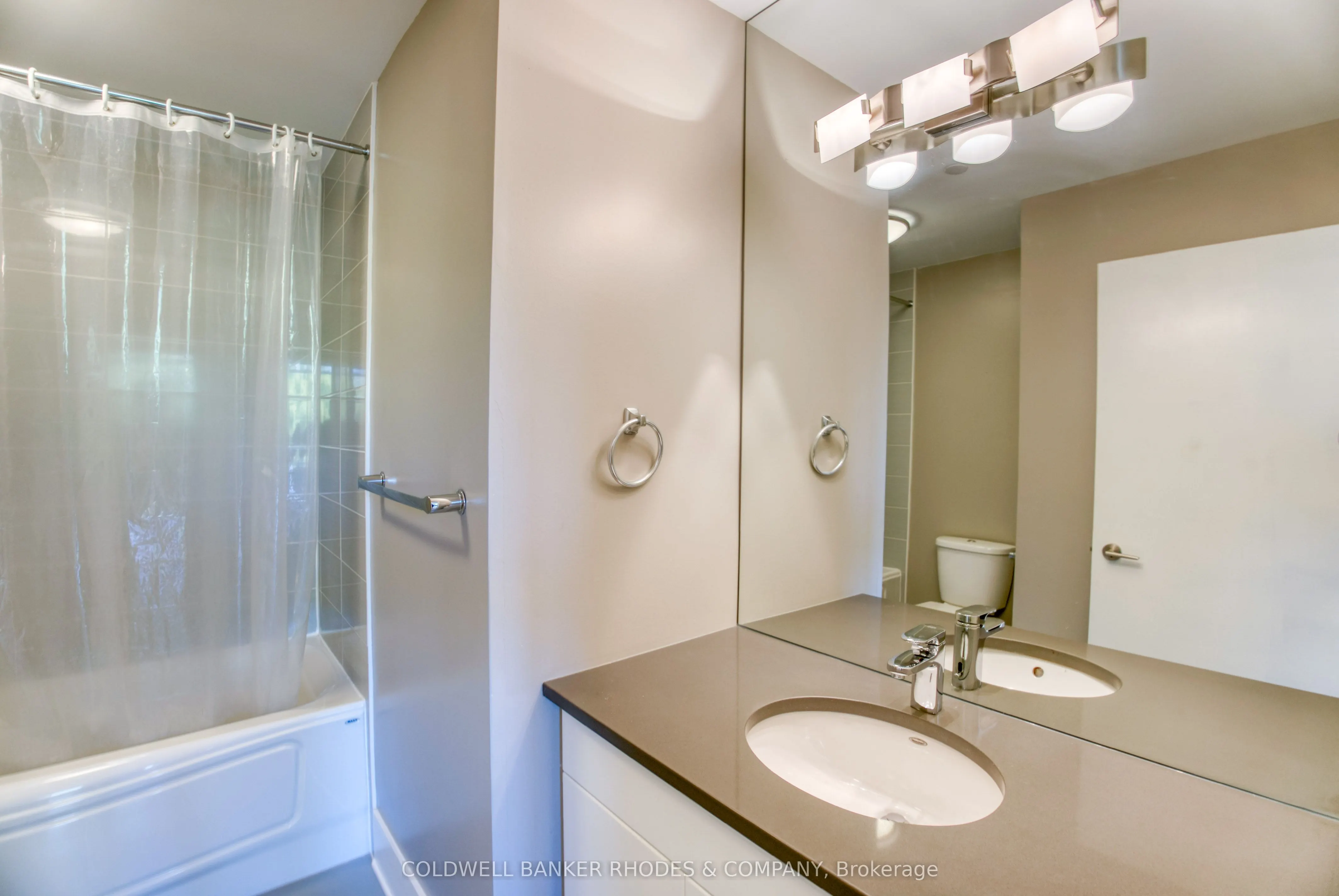9 Chapleau Avenue, #302