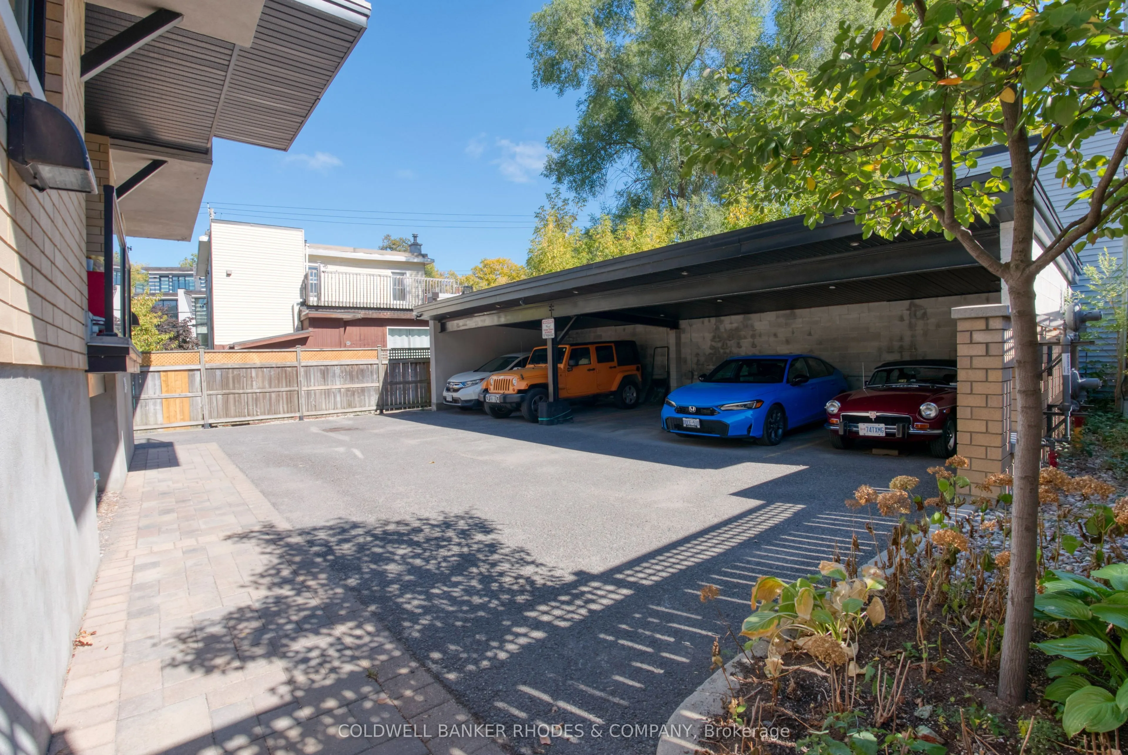 9 Chapleau Avenue, #302