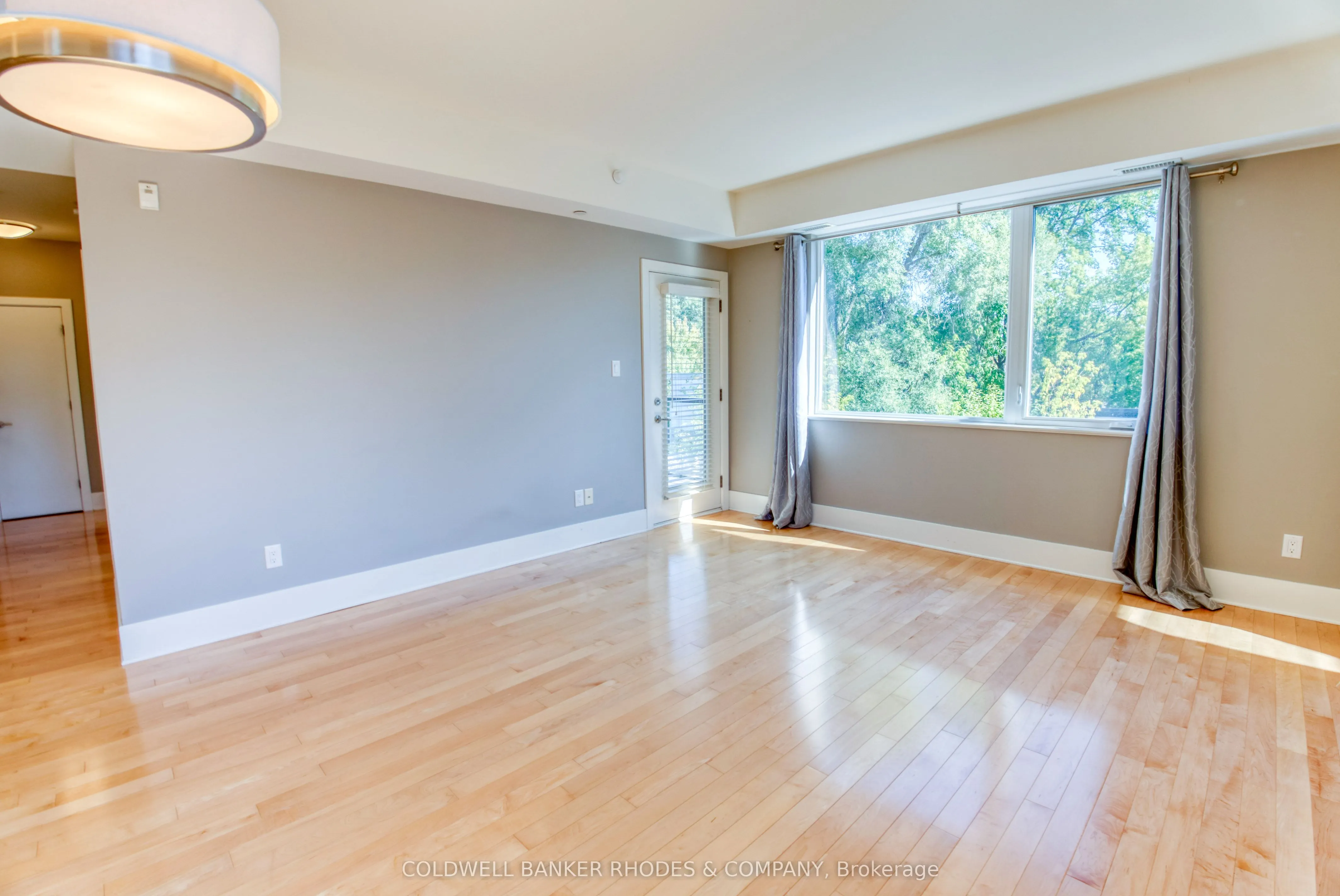 9 Chapleau Avenue, #302