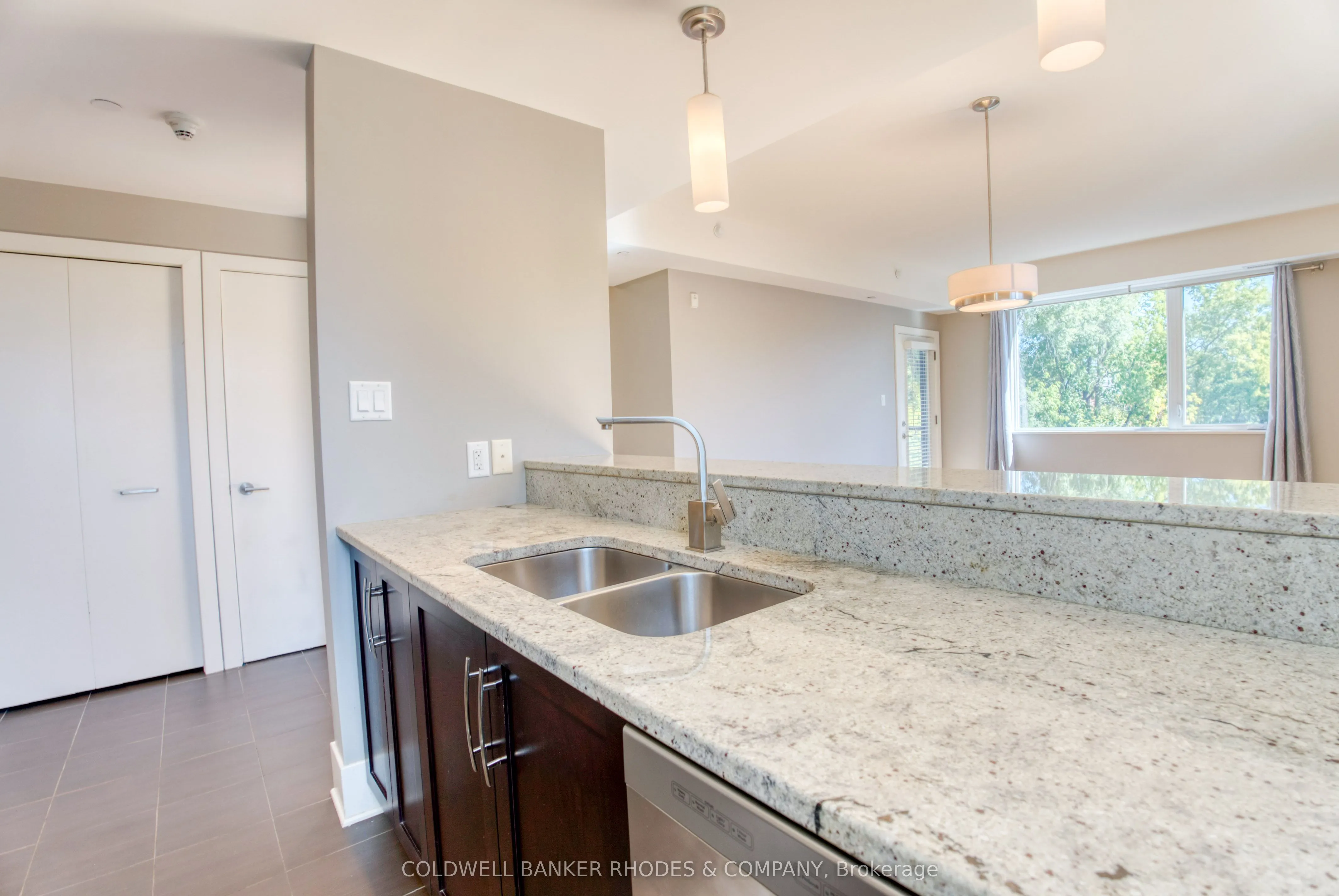 9 Chapleau Avenue, #302
