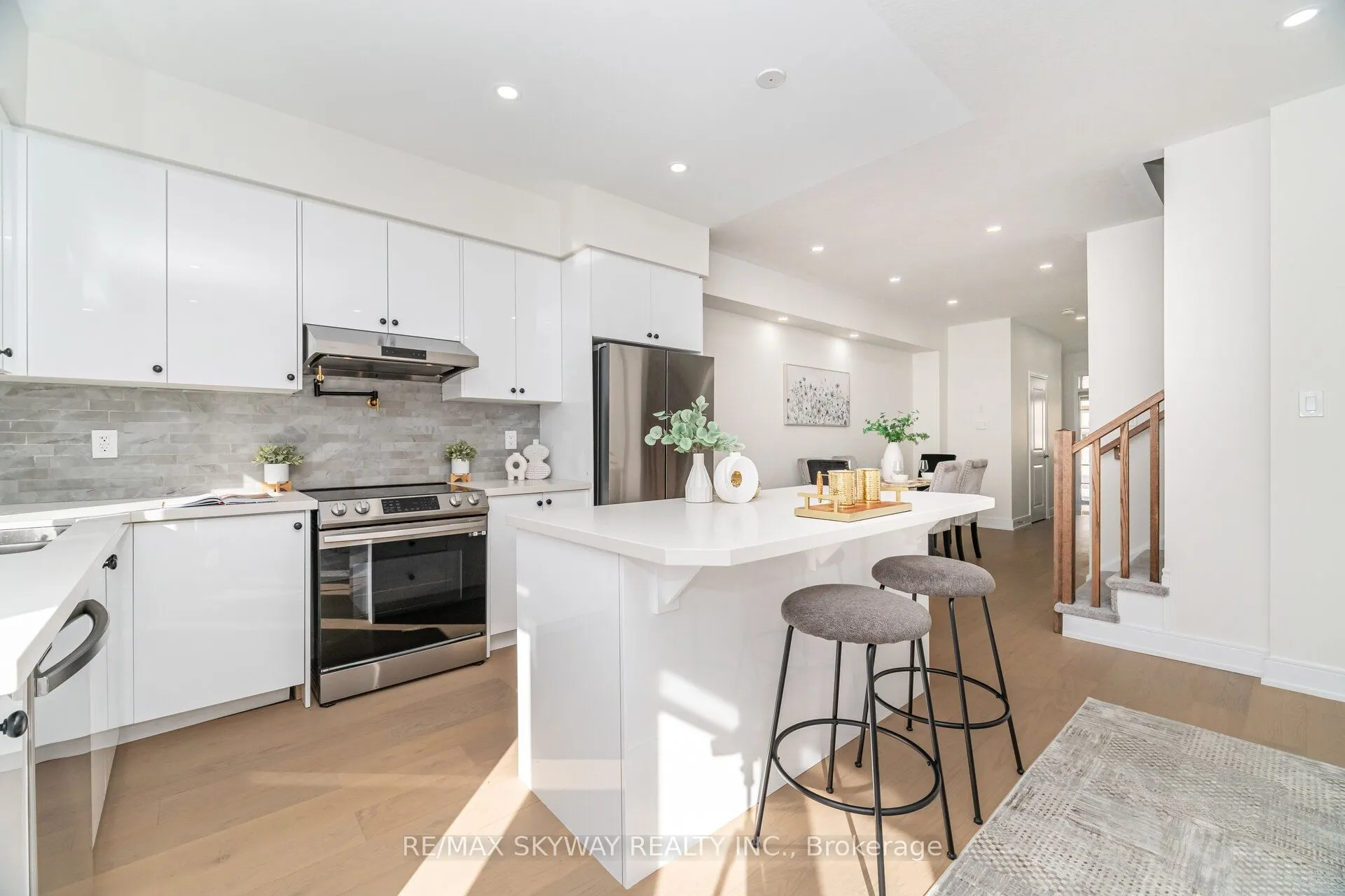305 Garner Road W, #102