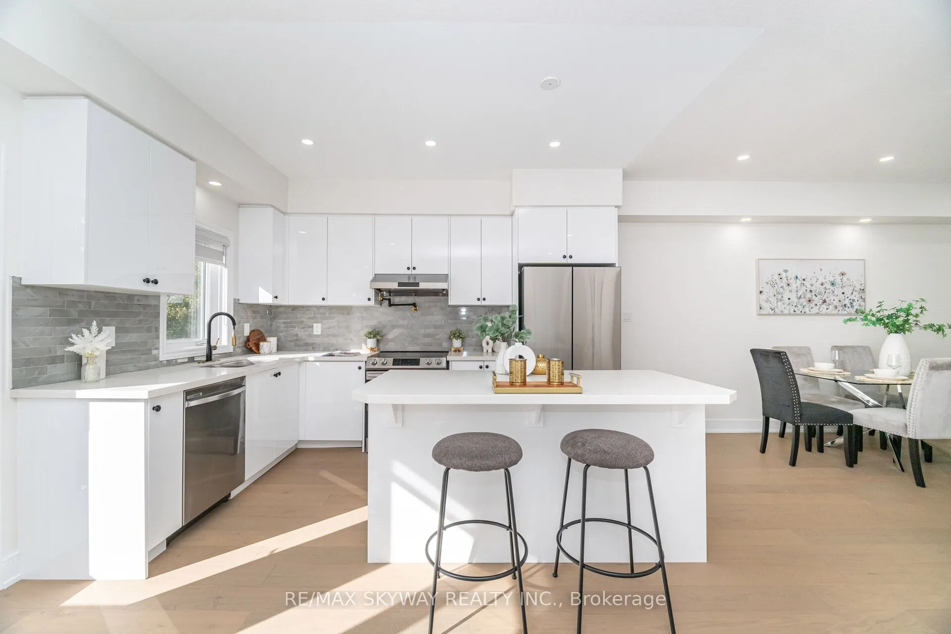 305 Garner Road W, #102