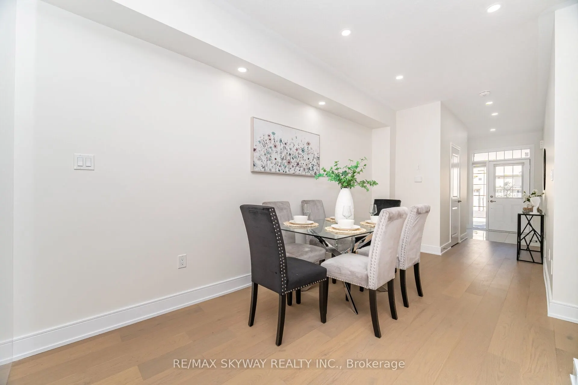305 Garner Road W, #102