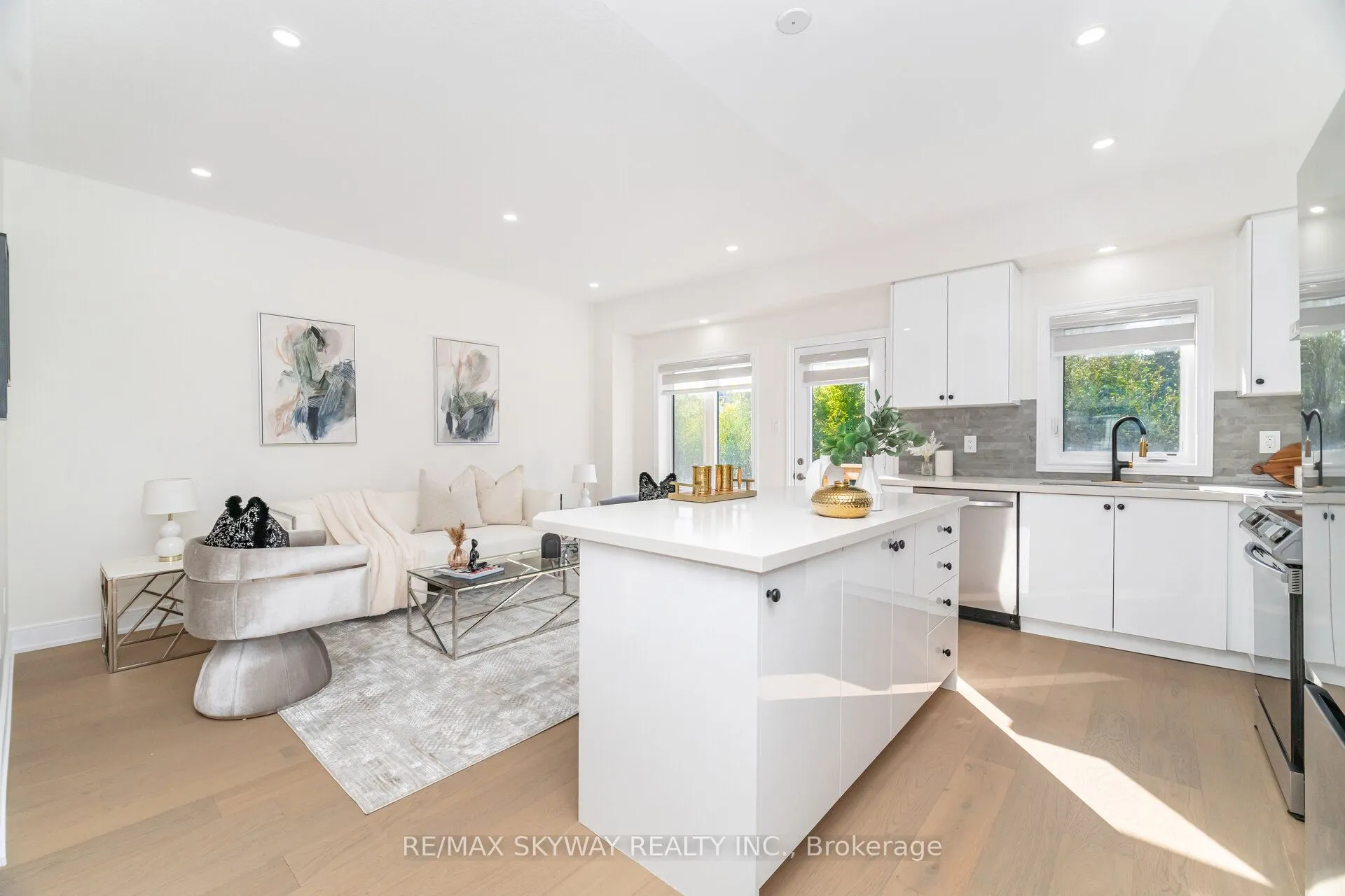 305 Garner Road W, #102