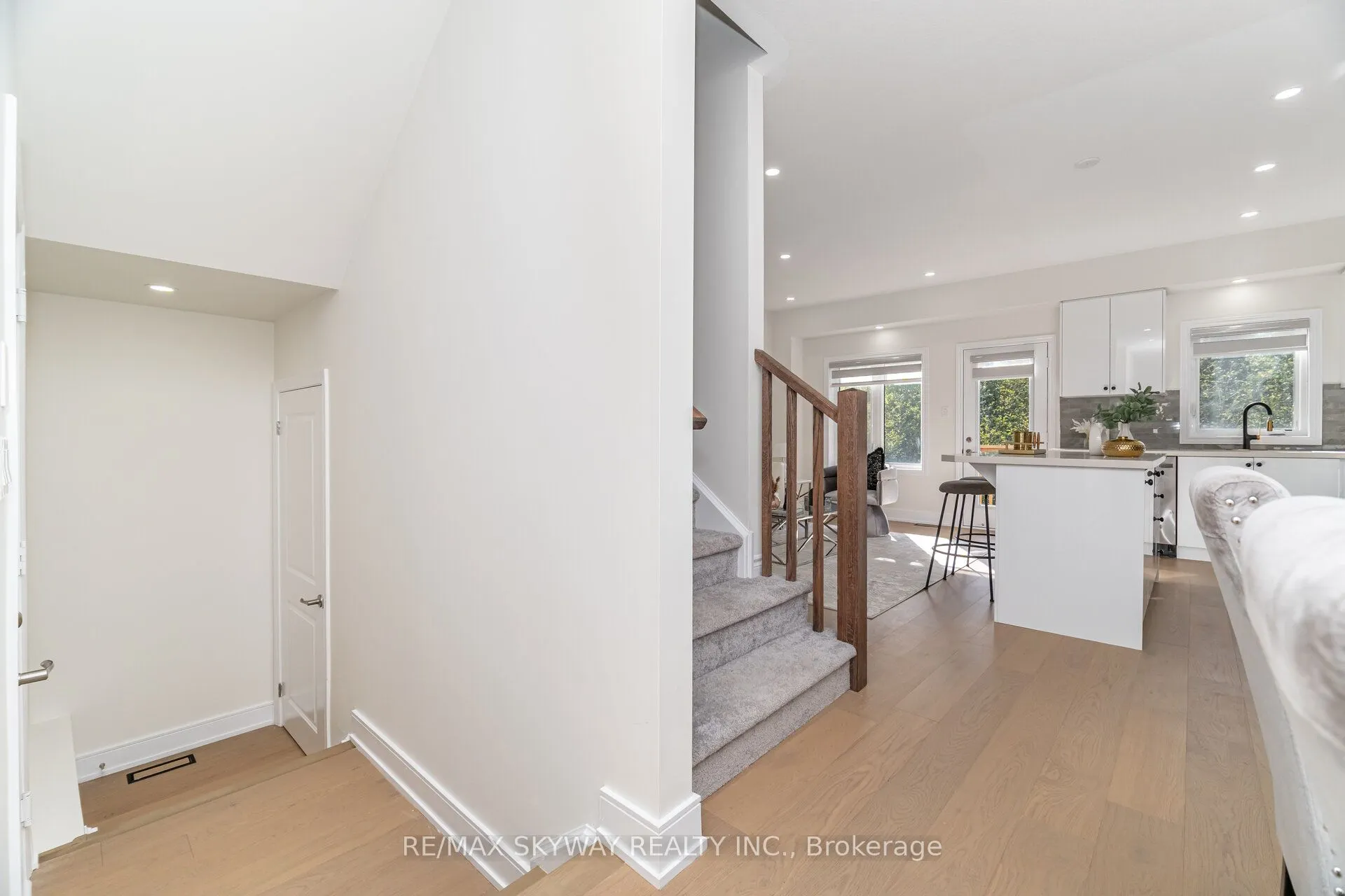 305 Garner Road W, #102