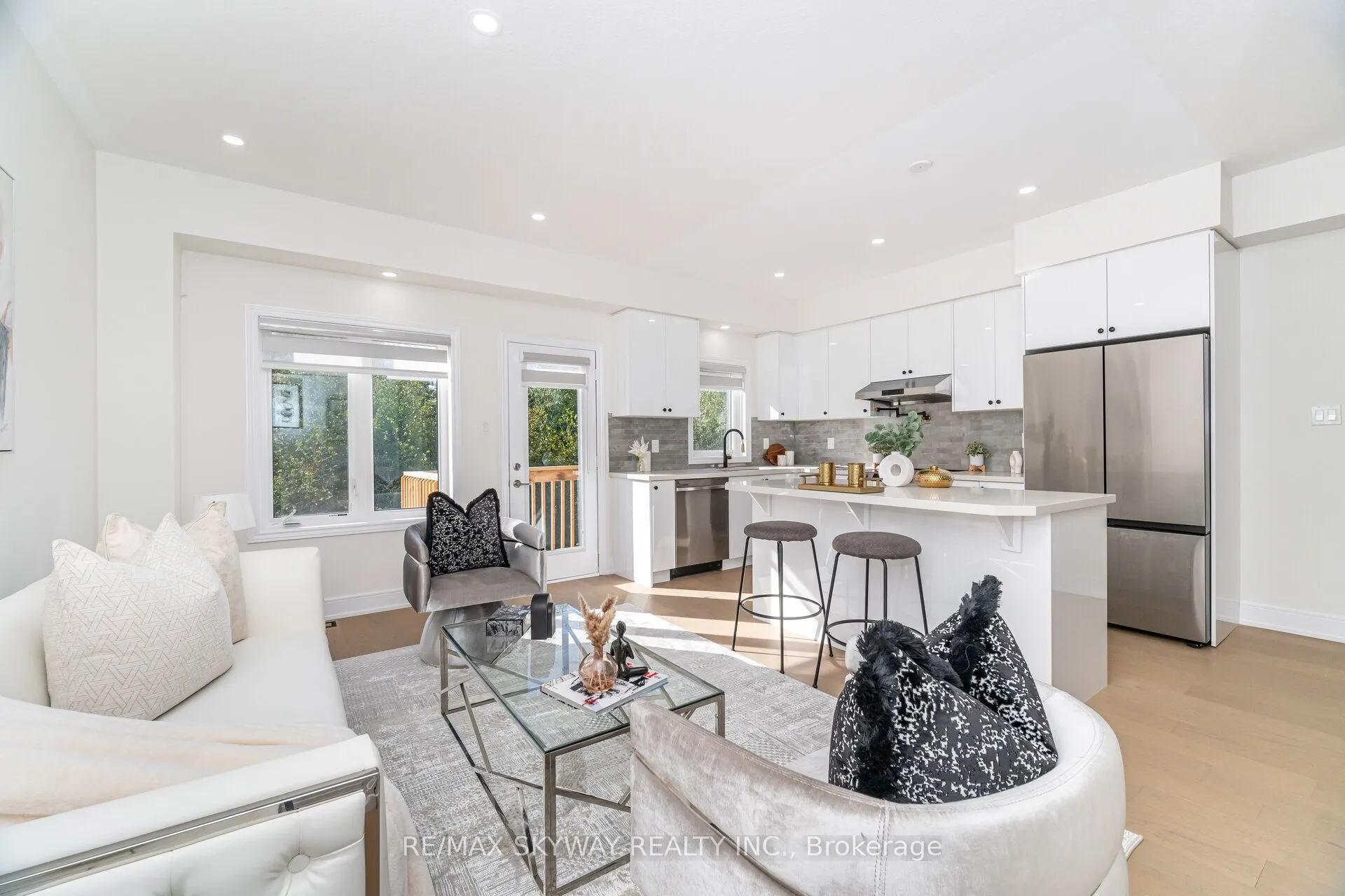 305 Garner Road W, #102