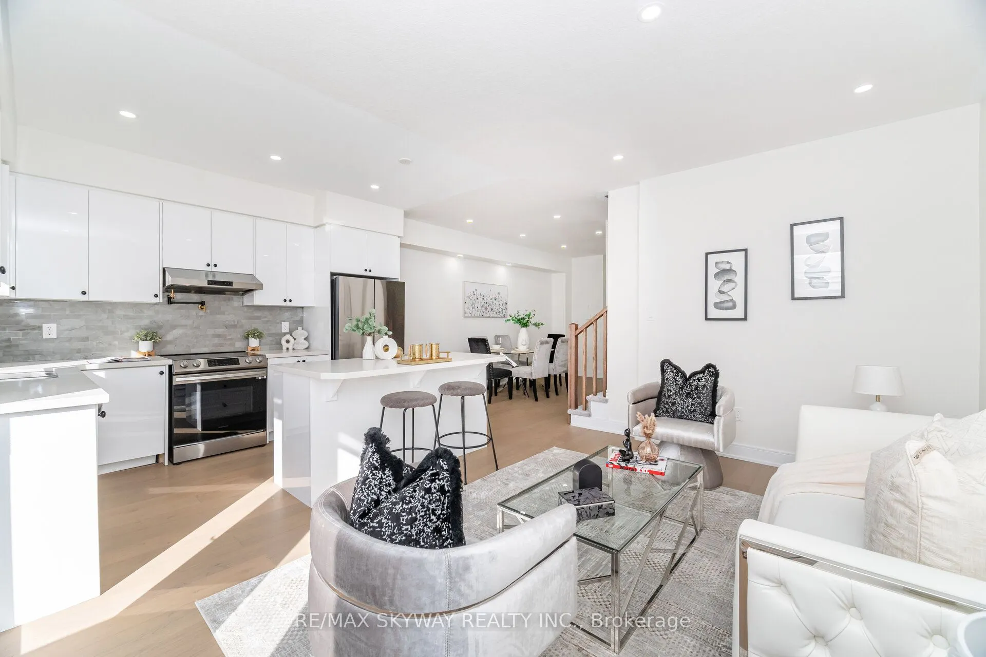 305 Garner Road W, #102