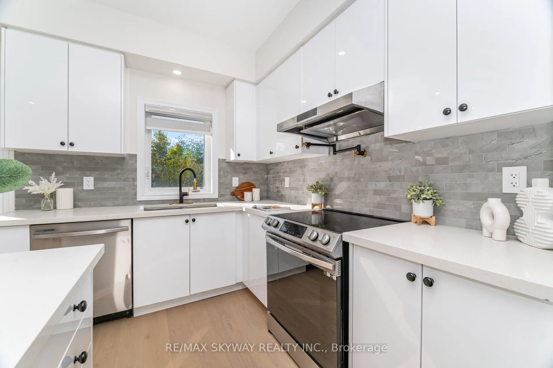 305 Garner Road W, #102