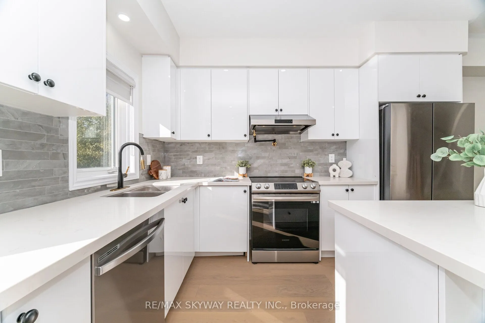 305 Garner Road W, #102