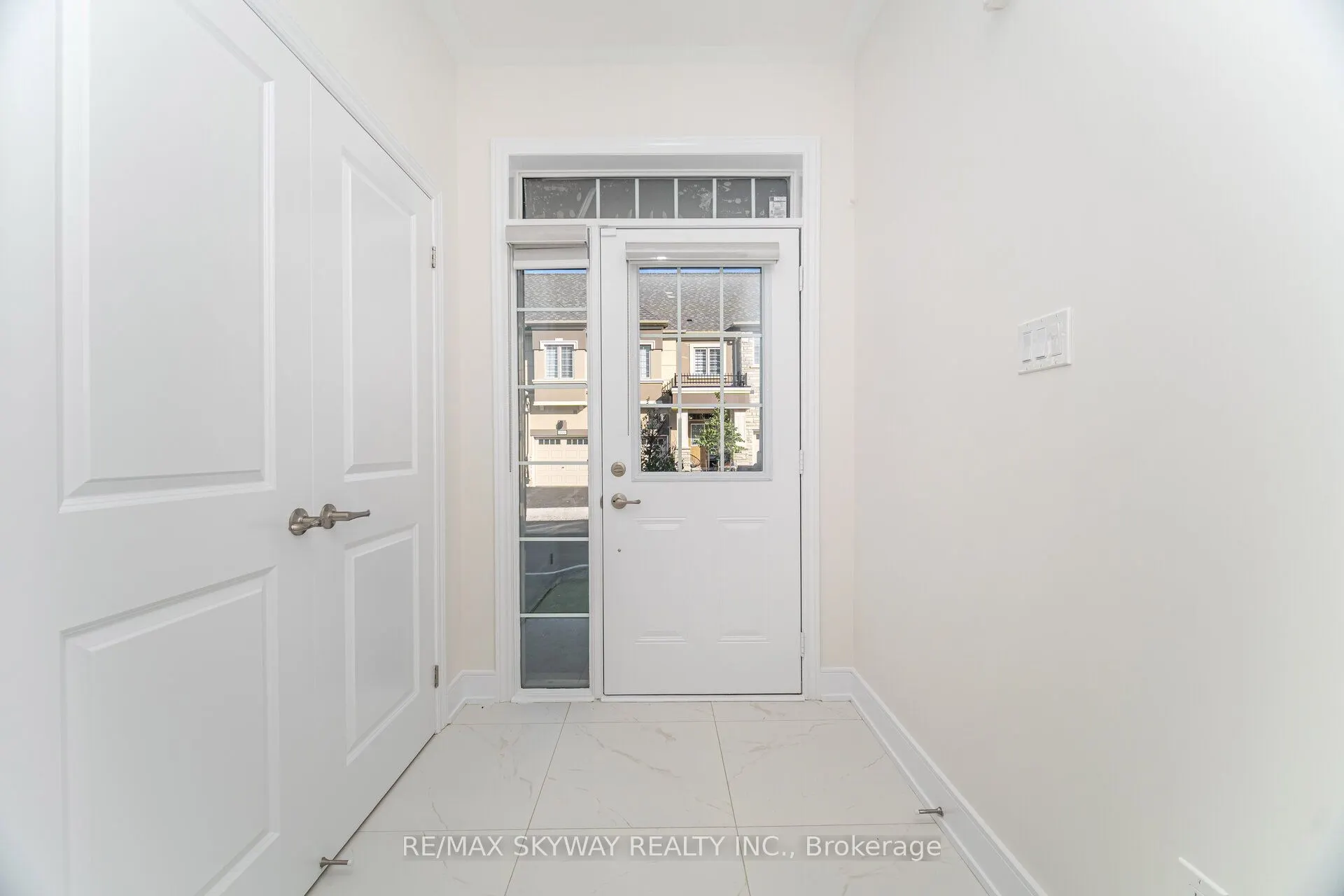 305 Garner Road W, #102