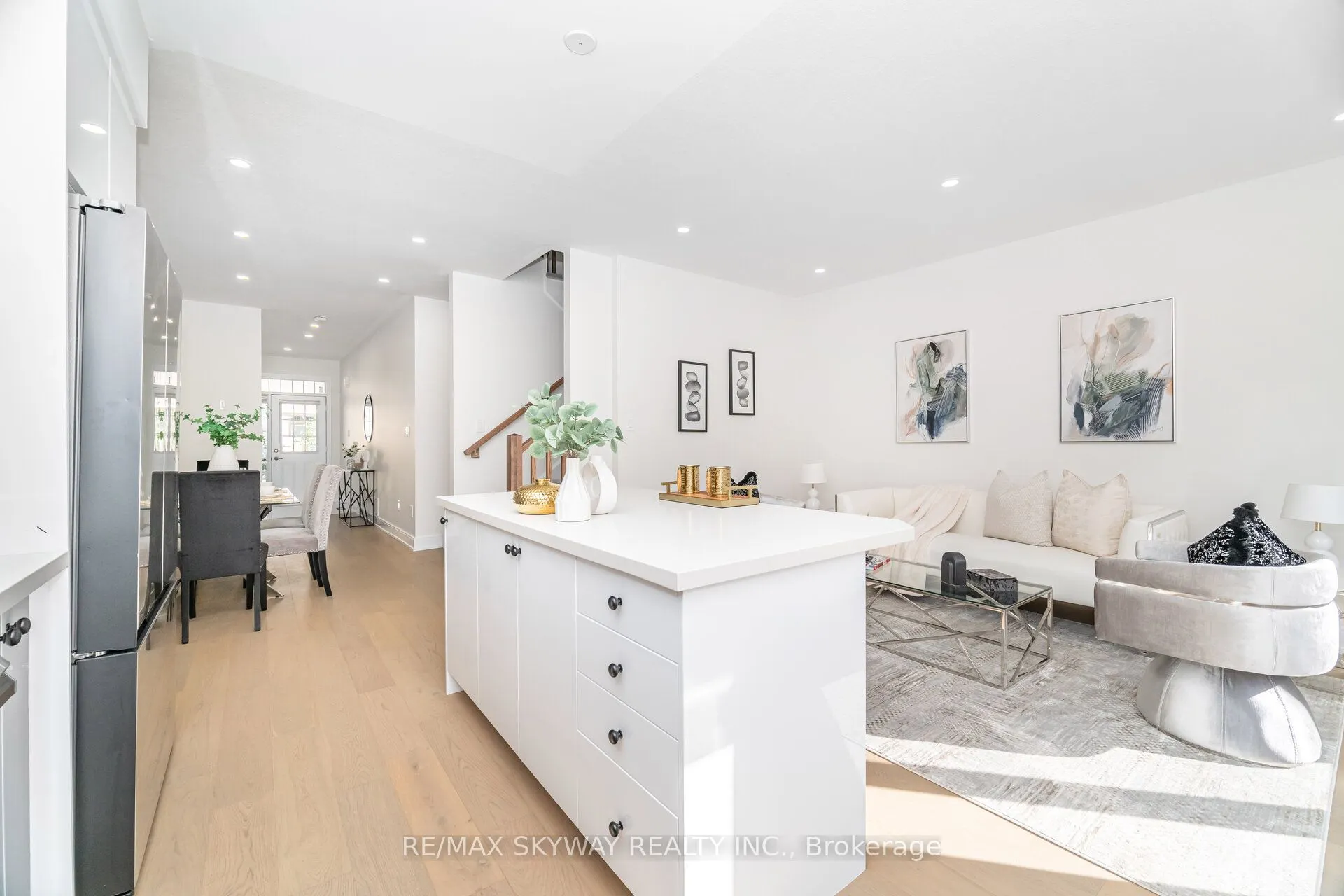 305 Garner Road W, #102