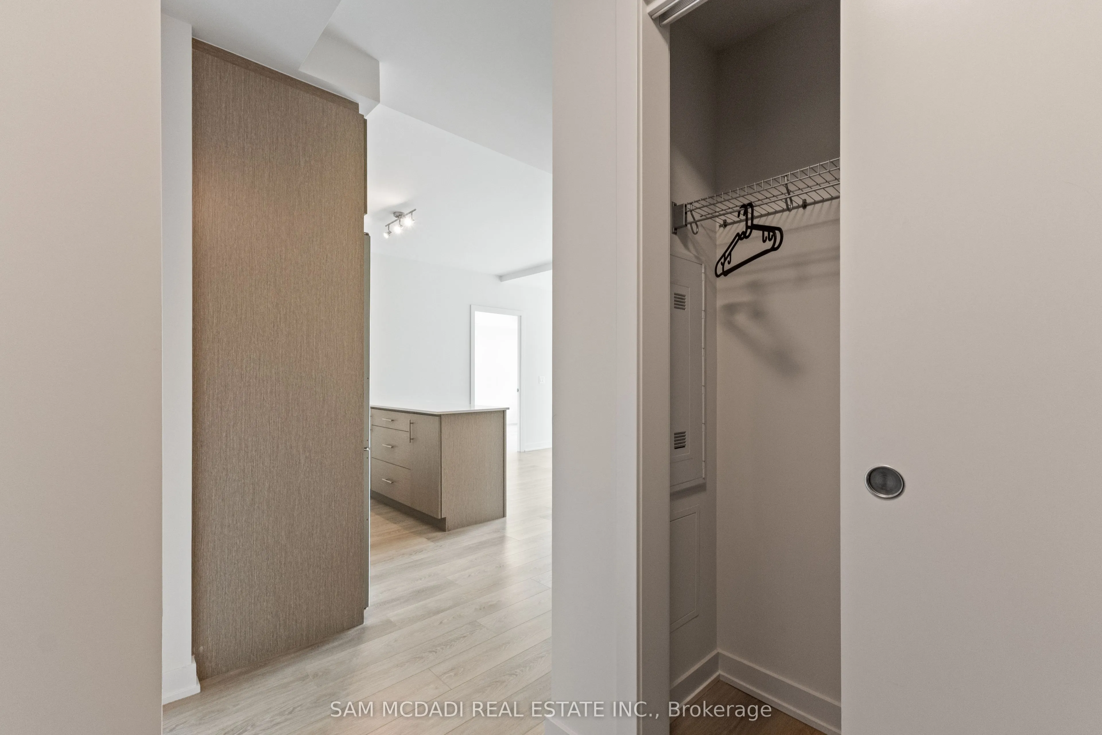 212 King William Street, #1305