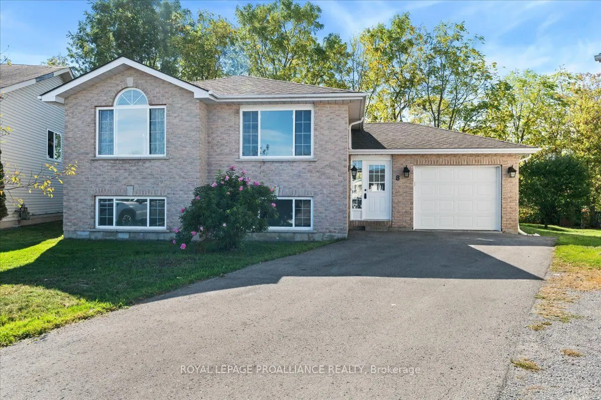 8 Lake Court