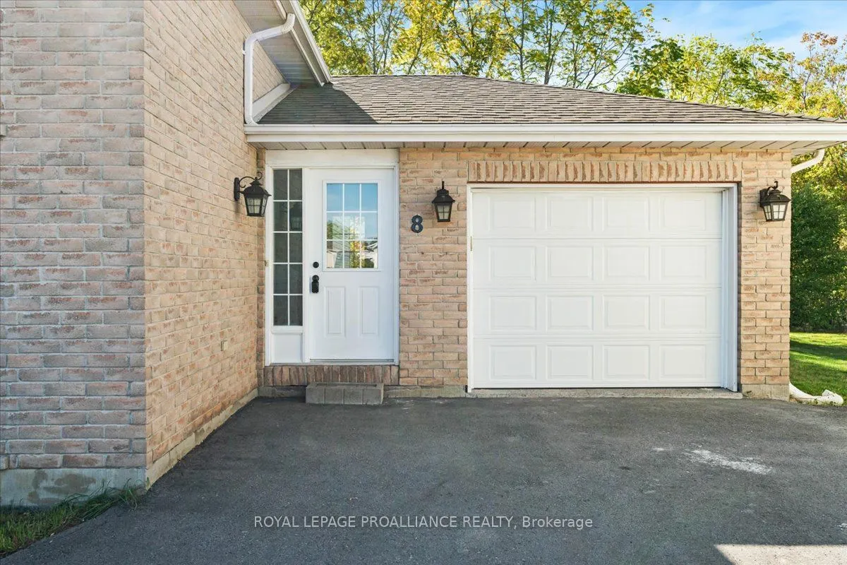 8 Lake Court