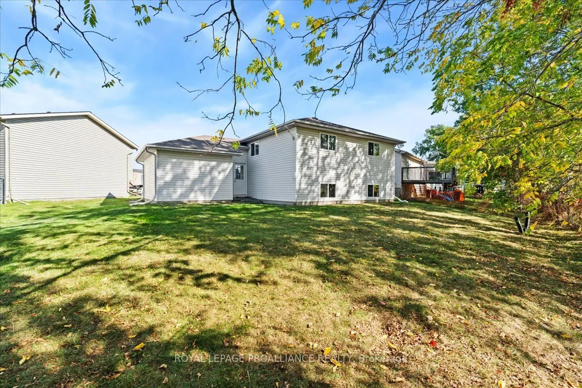 8 Lake Court