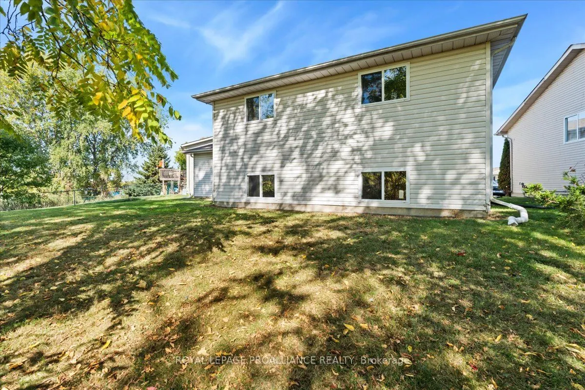 8 Lake Court