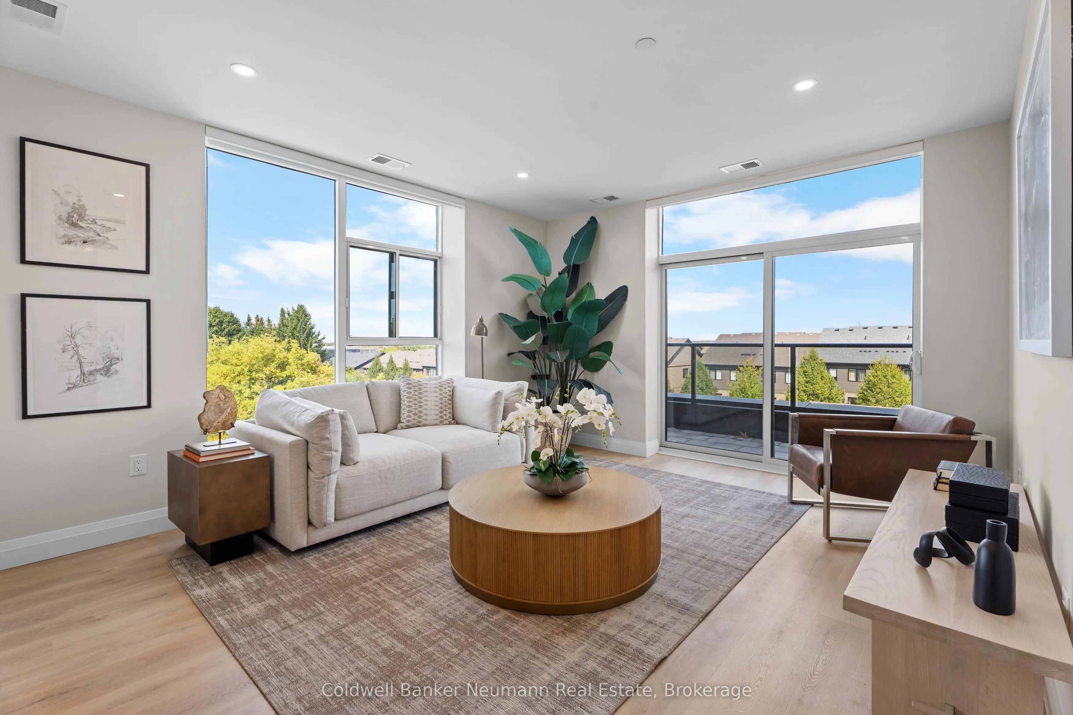 1882 Gordon Street, #209