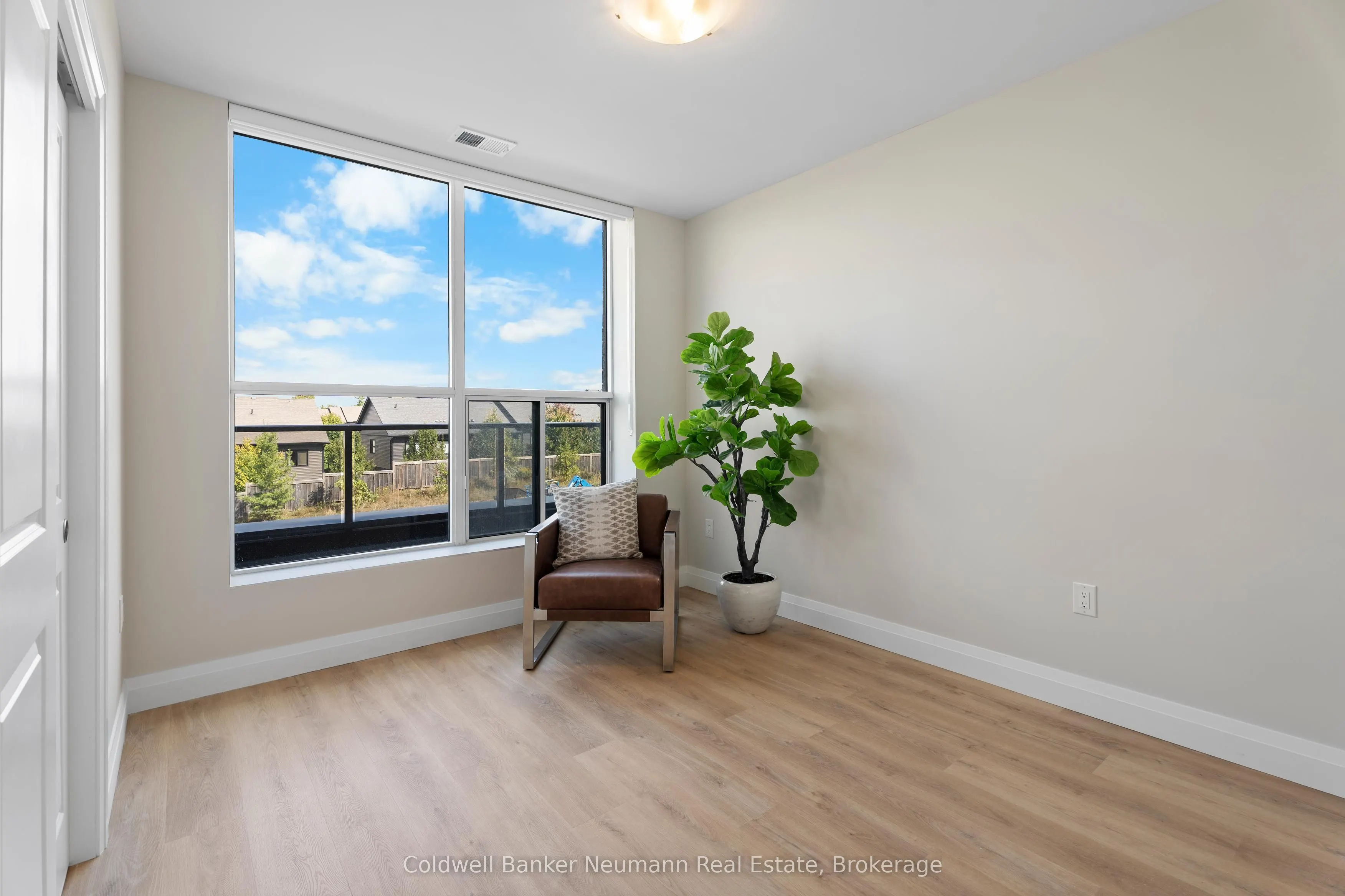1882 Gordon Street, #209