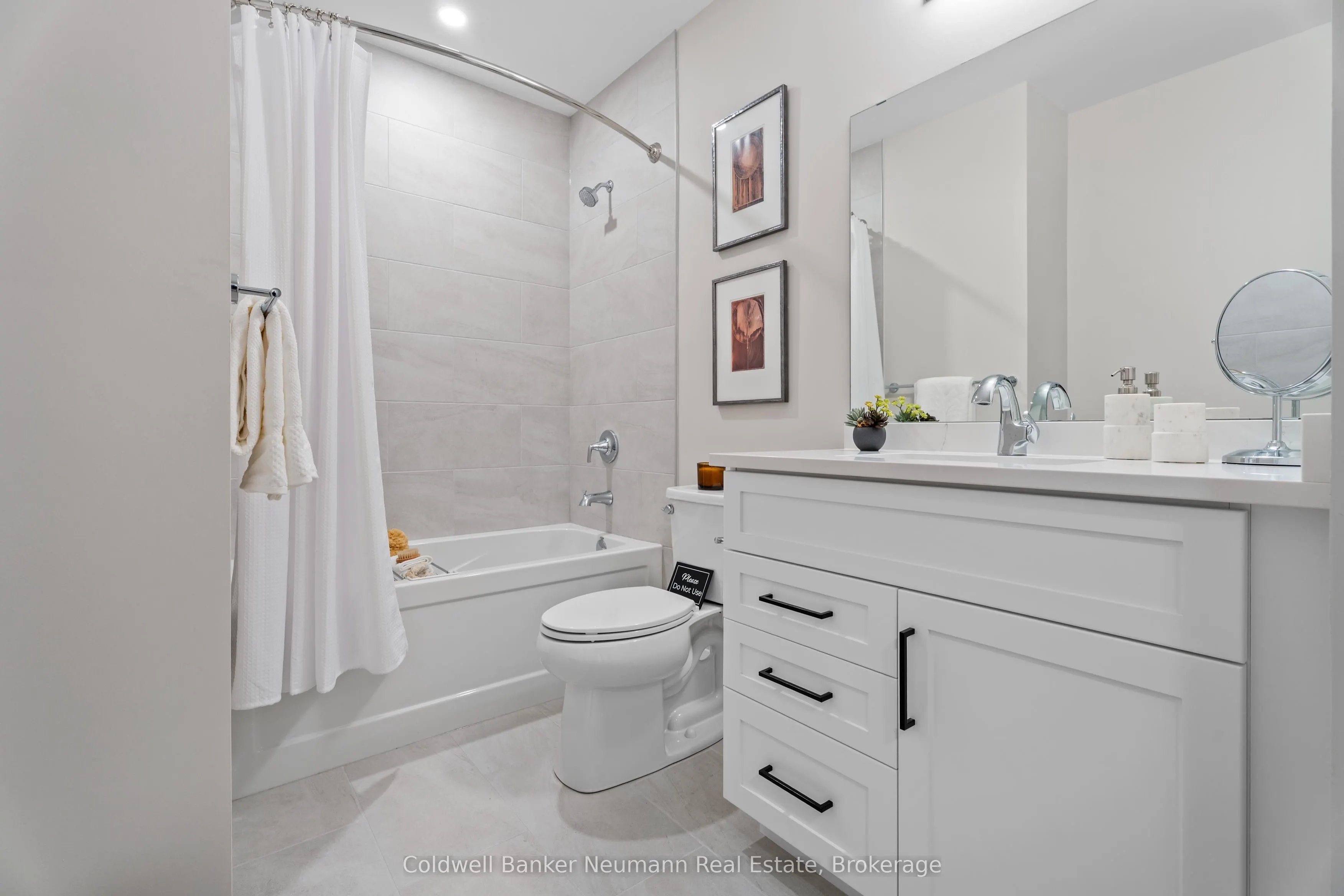 1882 Gordon Street, #209