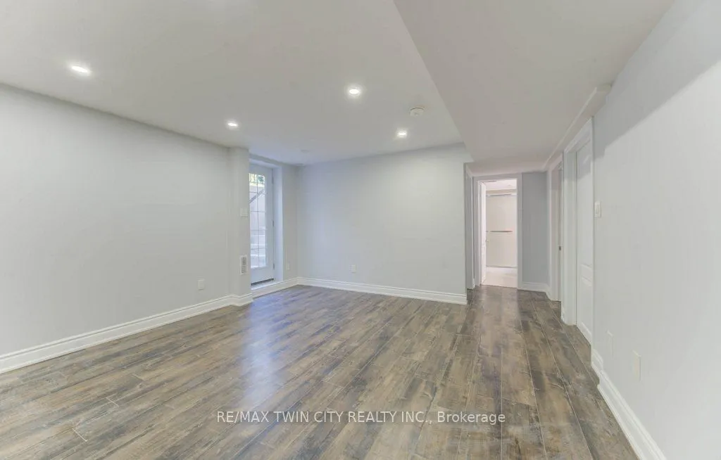 231 Grovehill Crescent