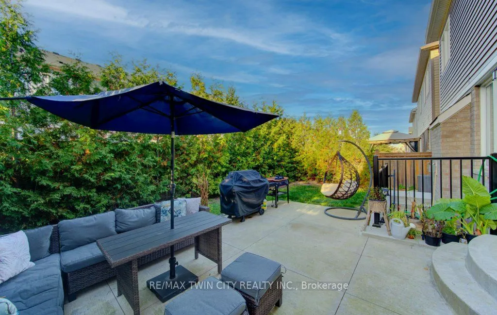 231 Grovehill Crescent