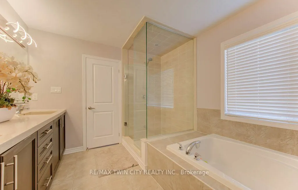 231 Grovehill Crescent