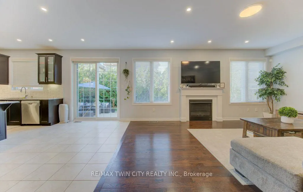 231 Grovehill Crescent