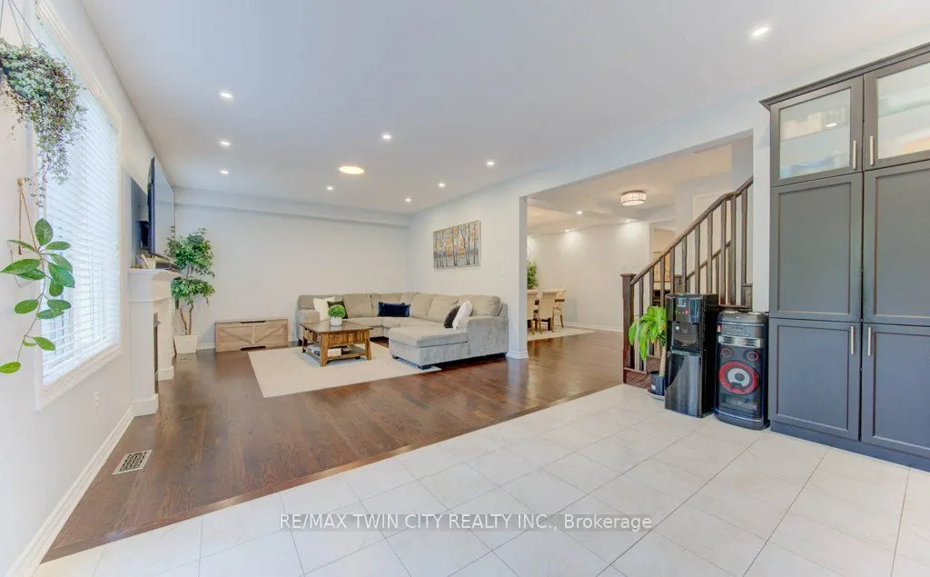 231 Grovehill Crescent