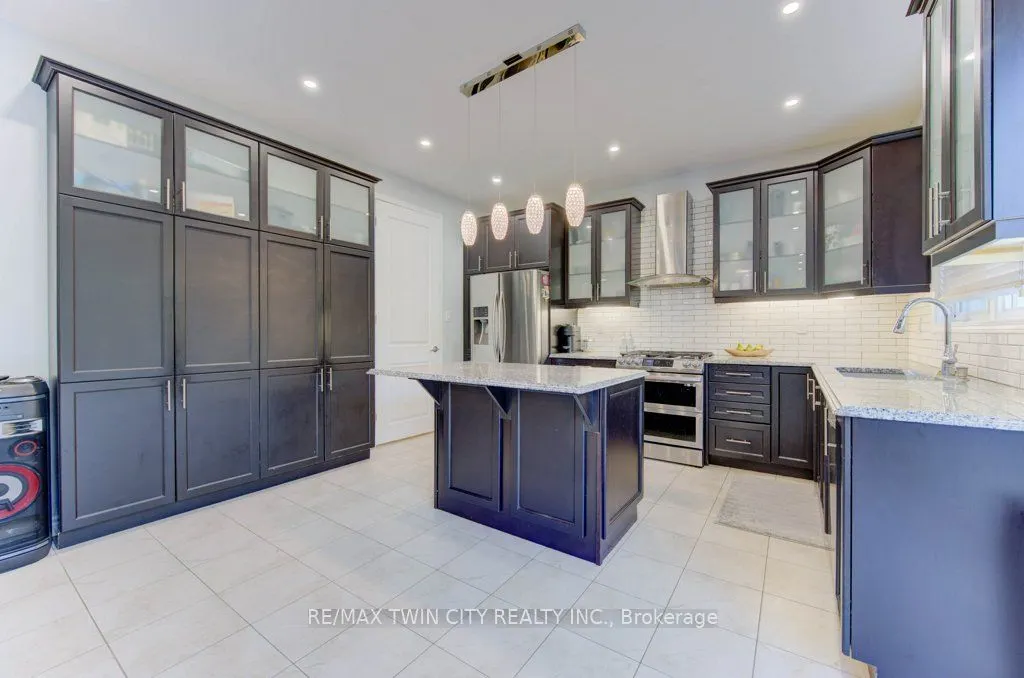 231 Grovehill Crescent