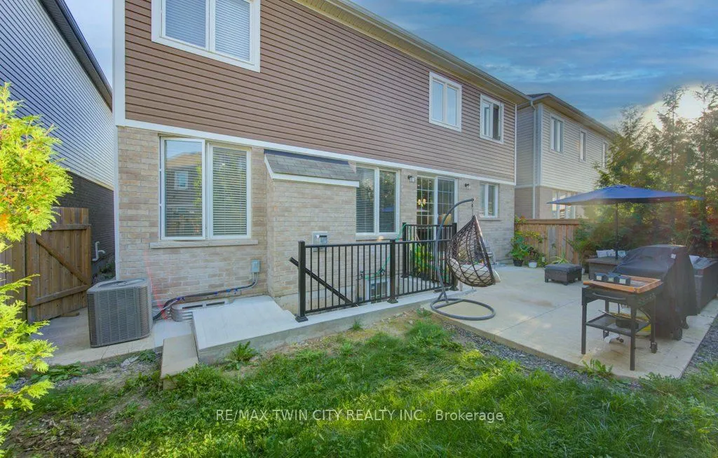 231 Grovehill Crescent