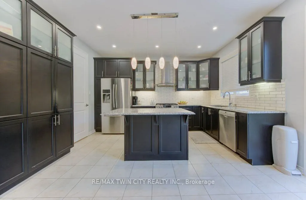 231 Grovehill Crescent