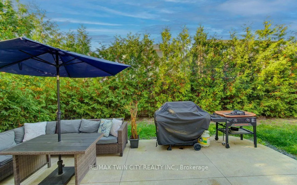 231 Grovehill Crescent