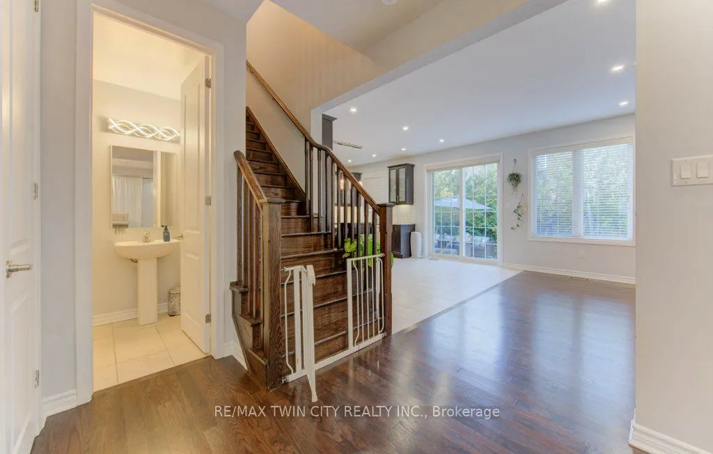 231 Grovehill Crescent