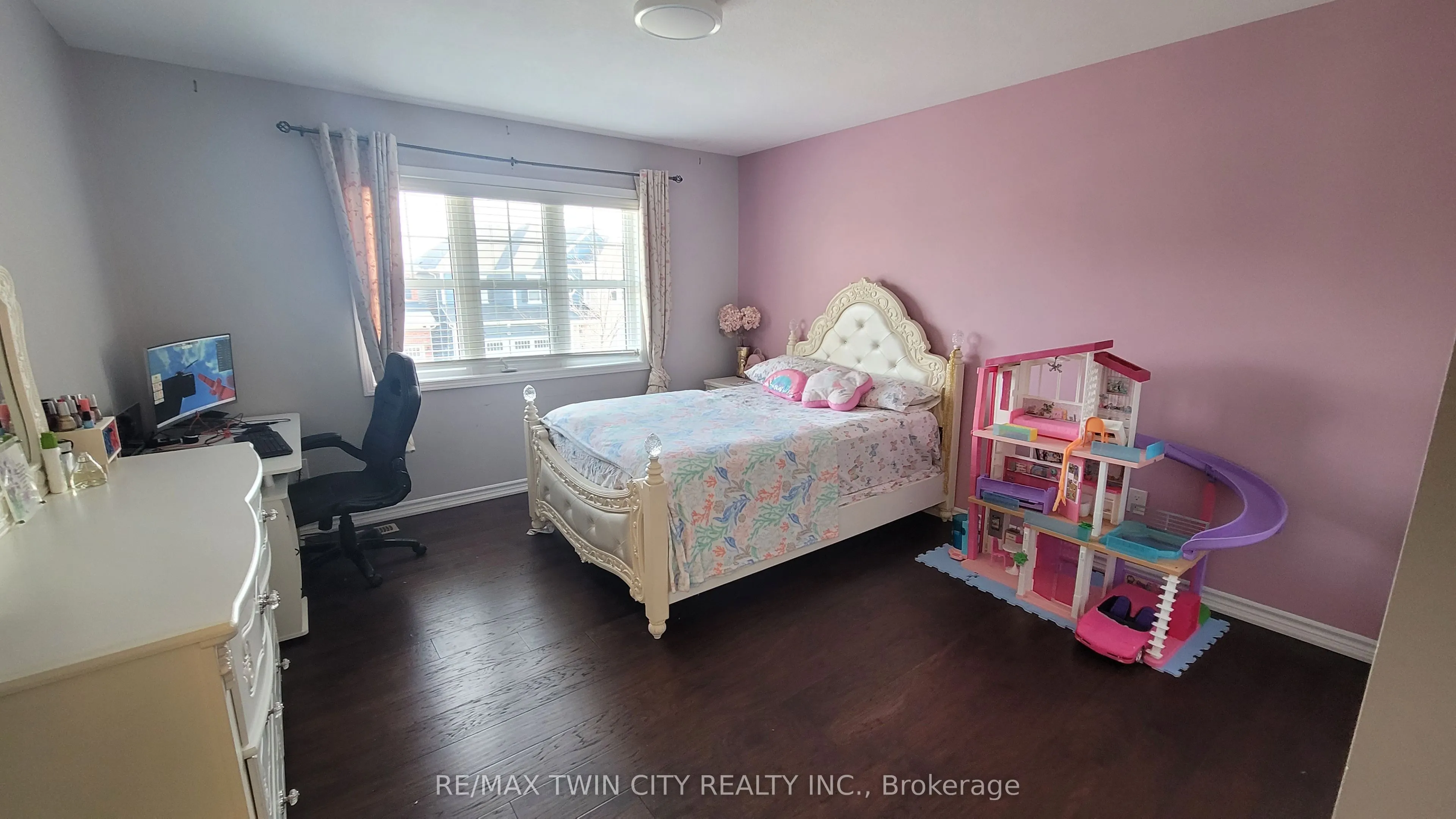 231 Grovehill Crescent