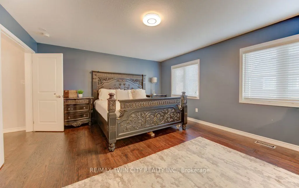 231 Grovehill Crescent
