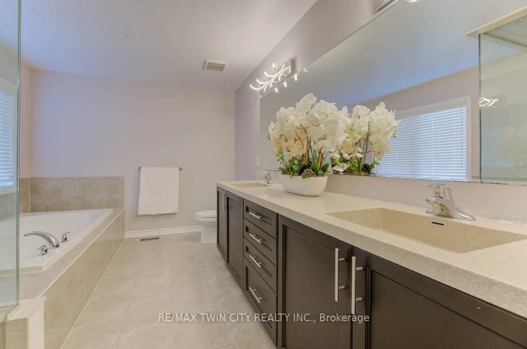 231 Grovehill Crescent