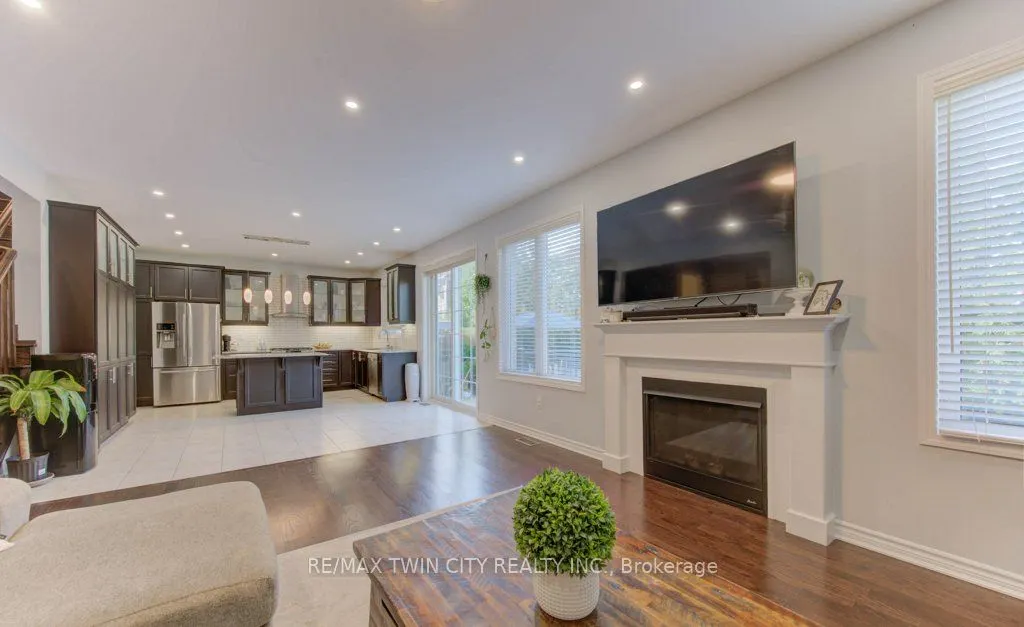 231 Grovehill Crescent