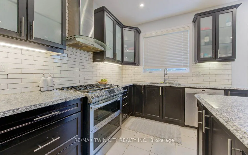 231 Grovehill Crescent