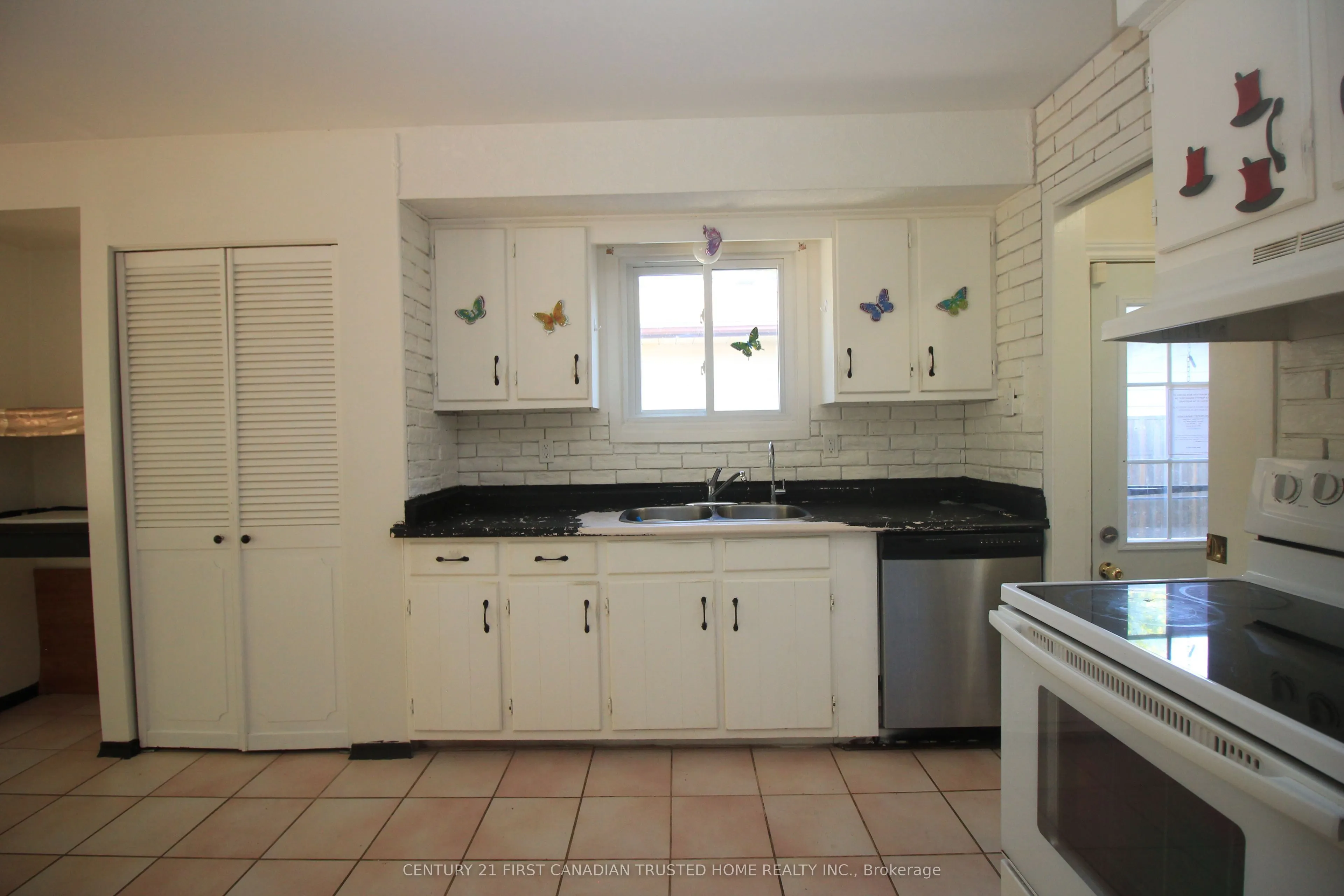 136 Lacey Crescent