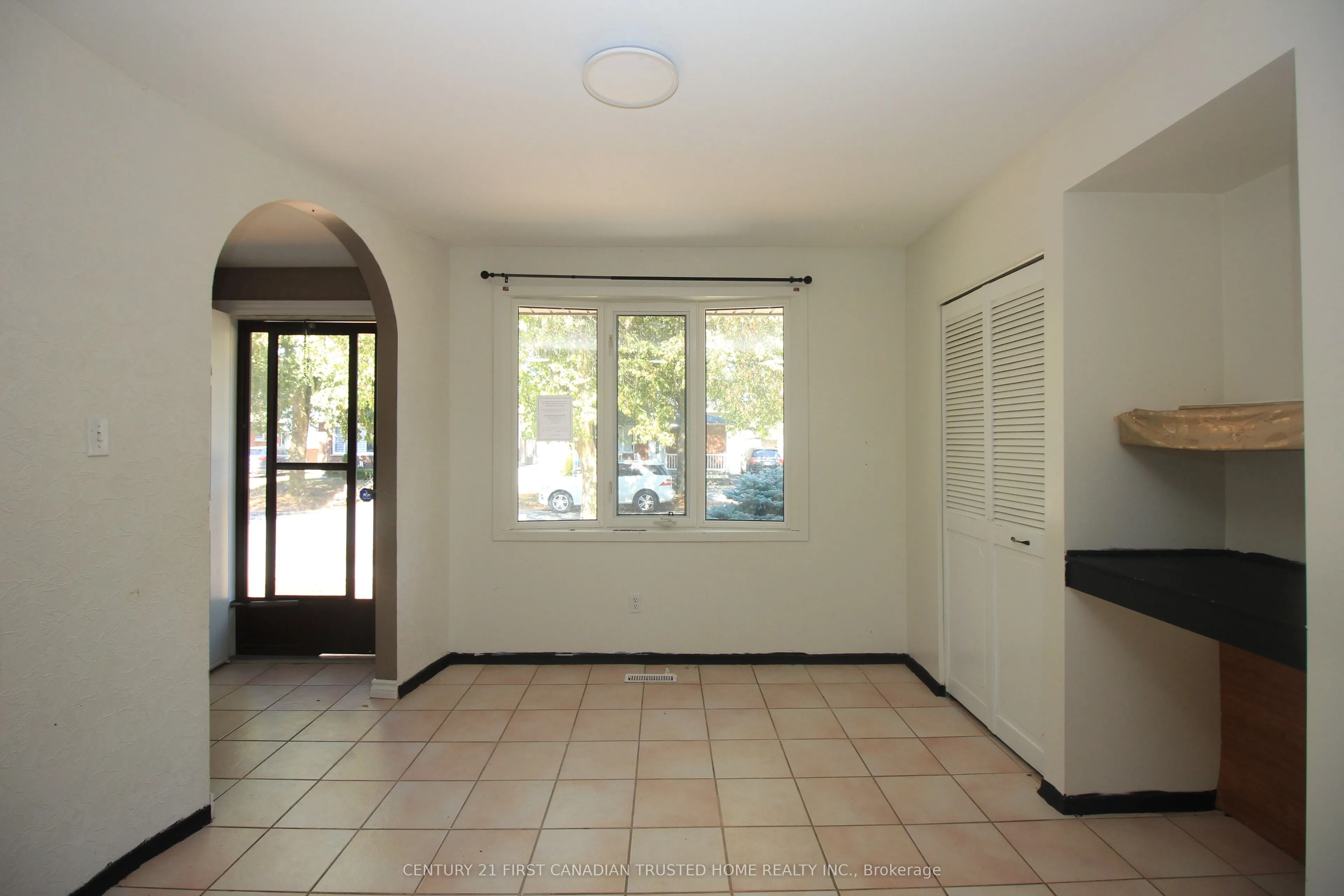 136 Lacey Crescent