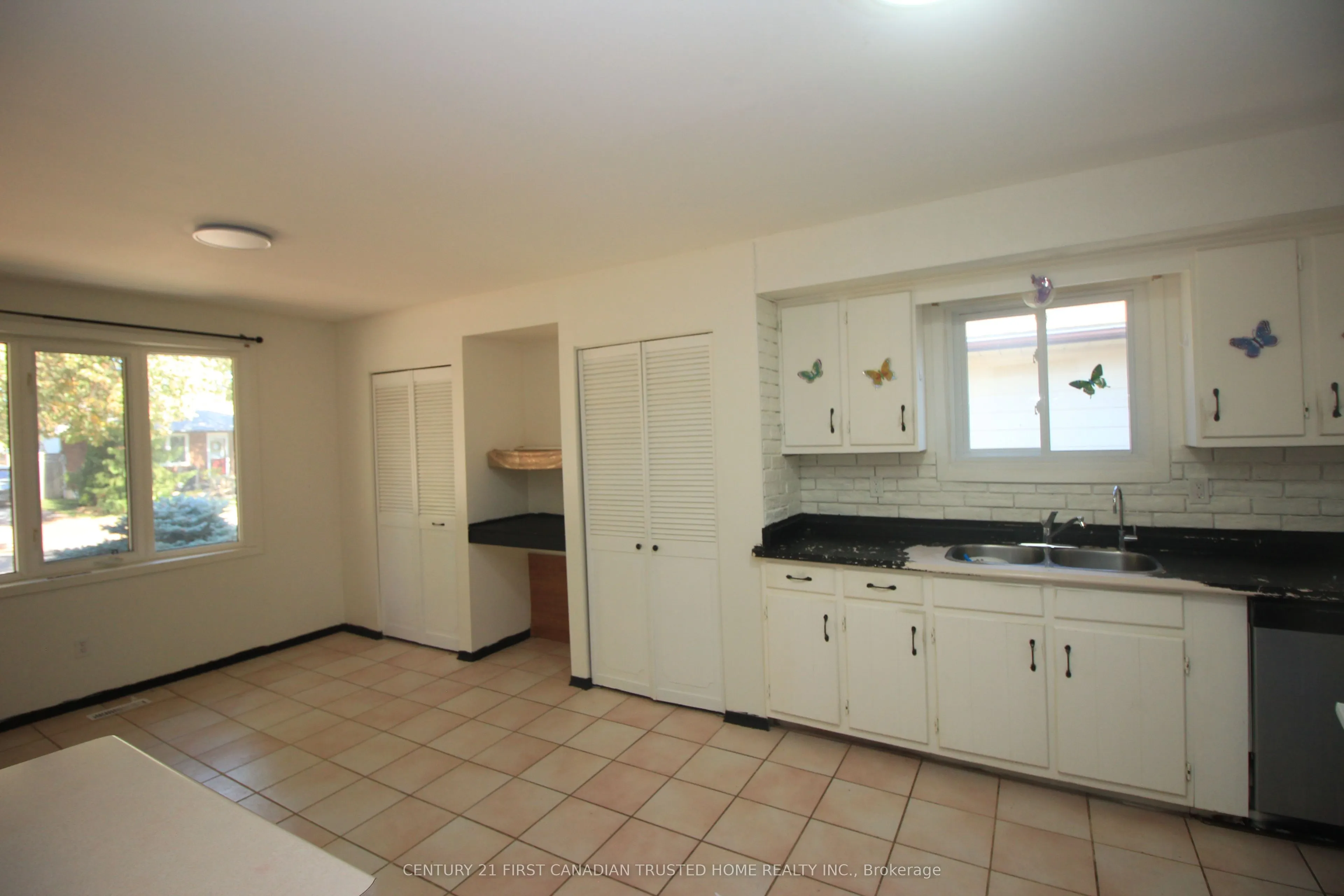 136 Lacey Crescent