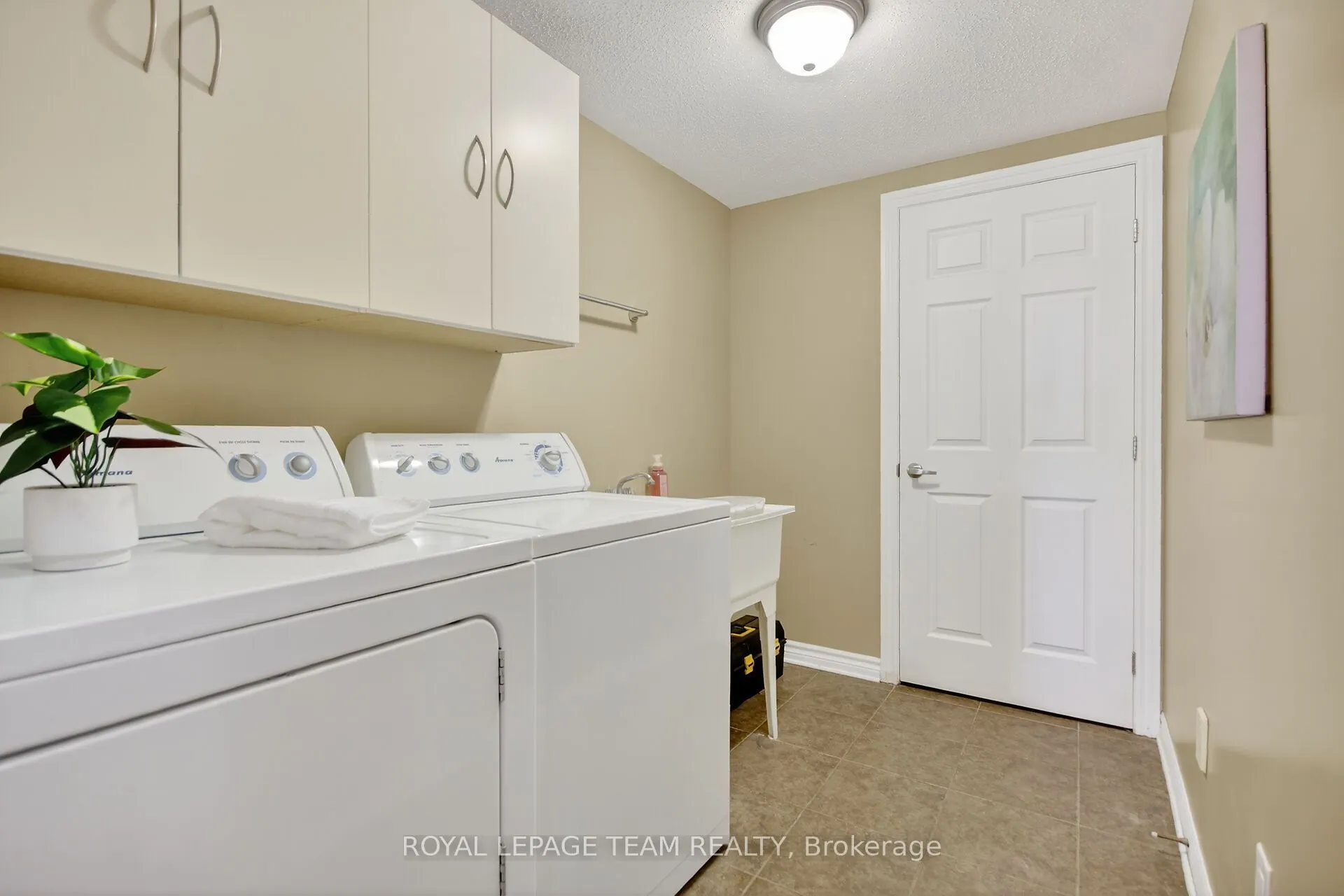 277 Aquilo Crescent