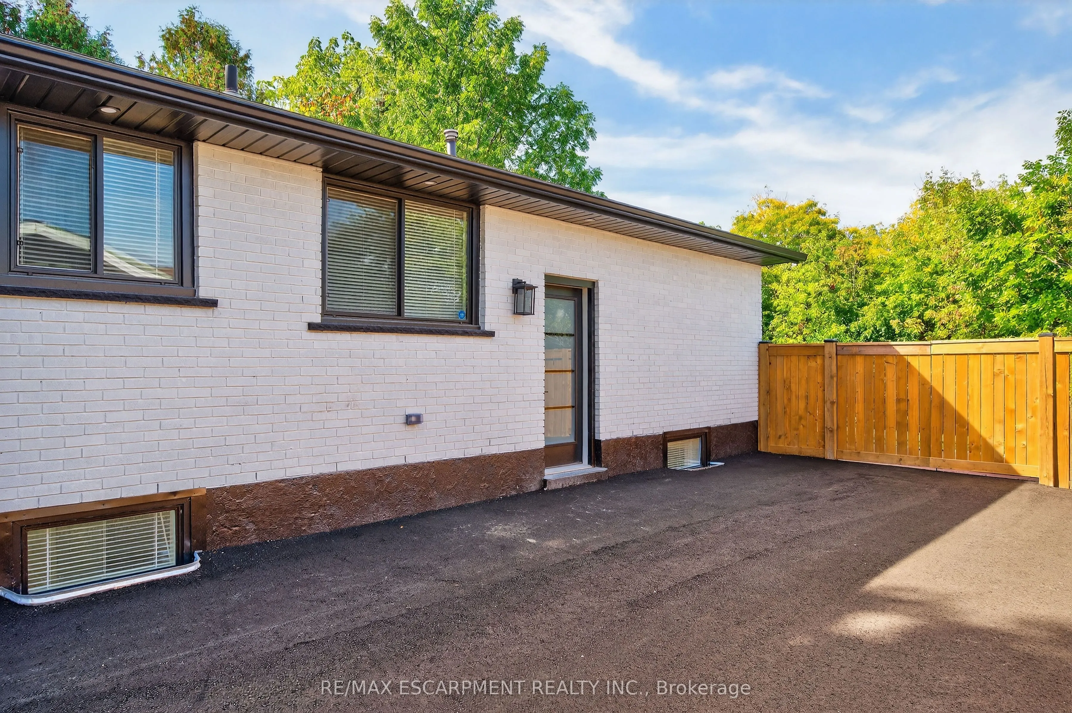 75 Britten Close, #2