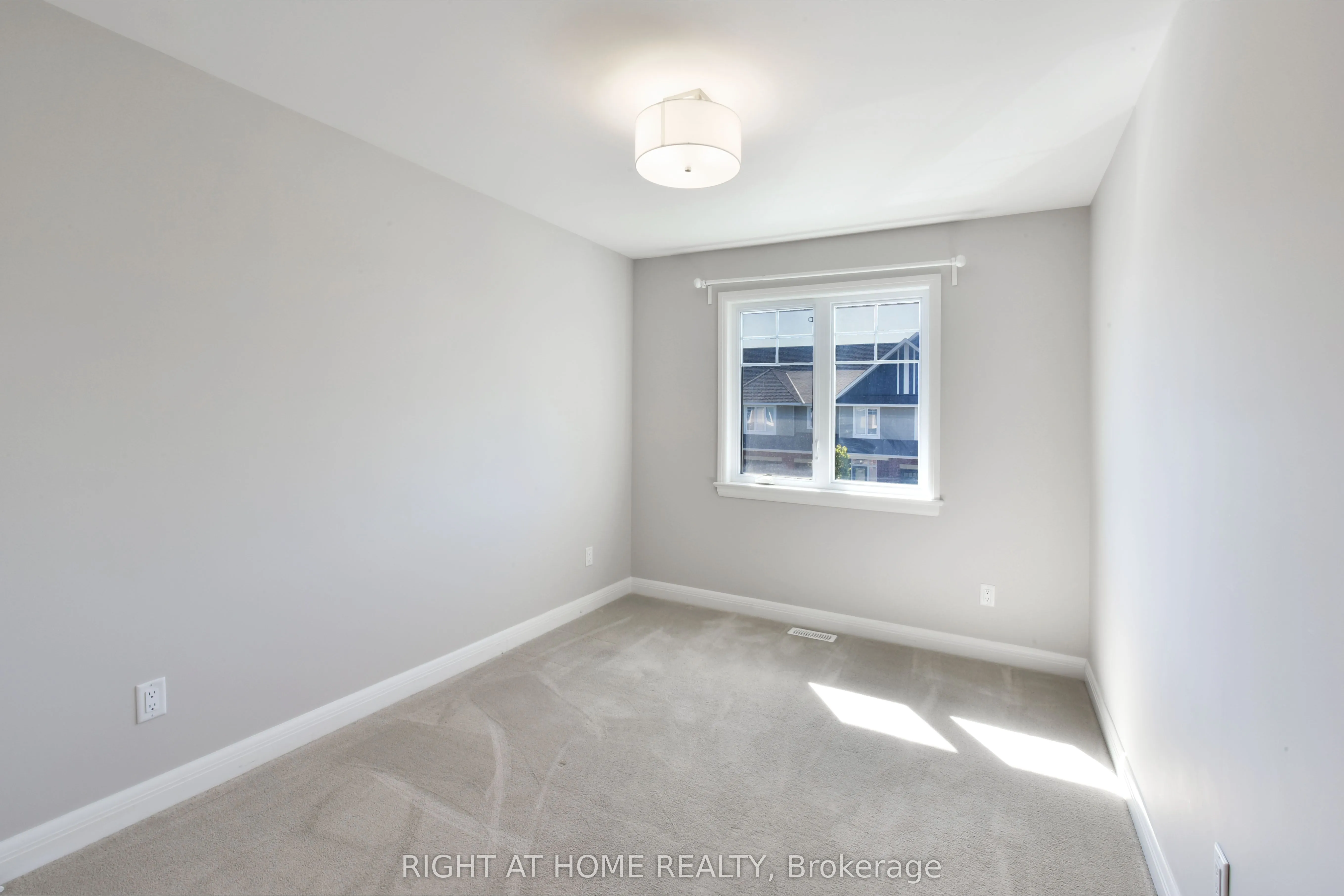 117 Escarpment Crescent
