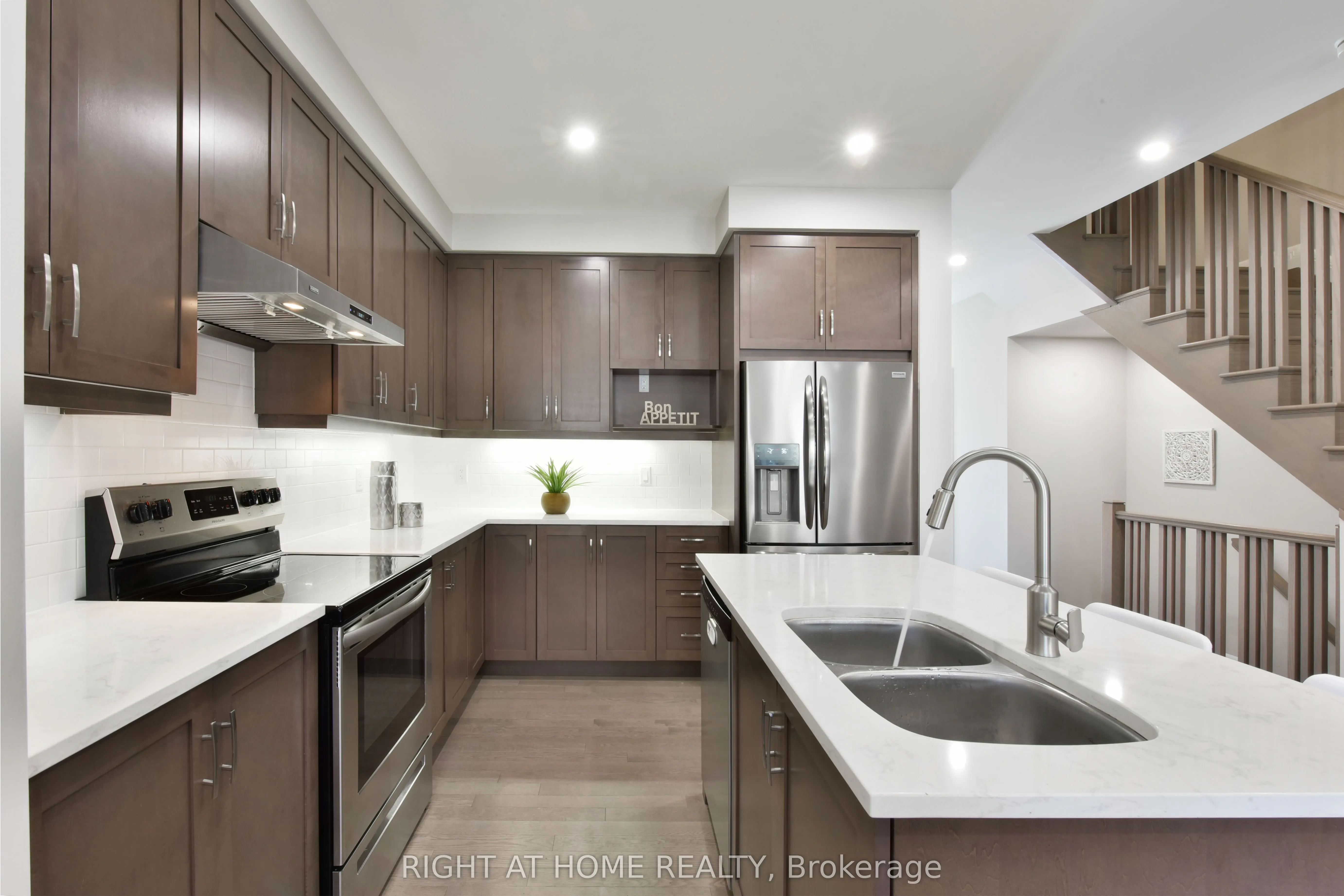 117 Escarpment Crescent