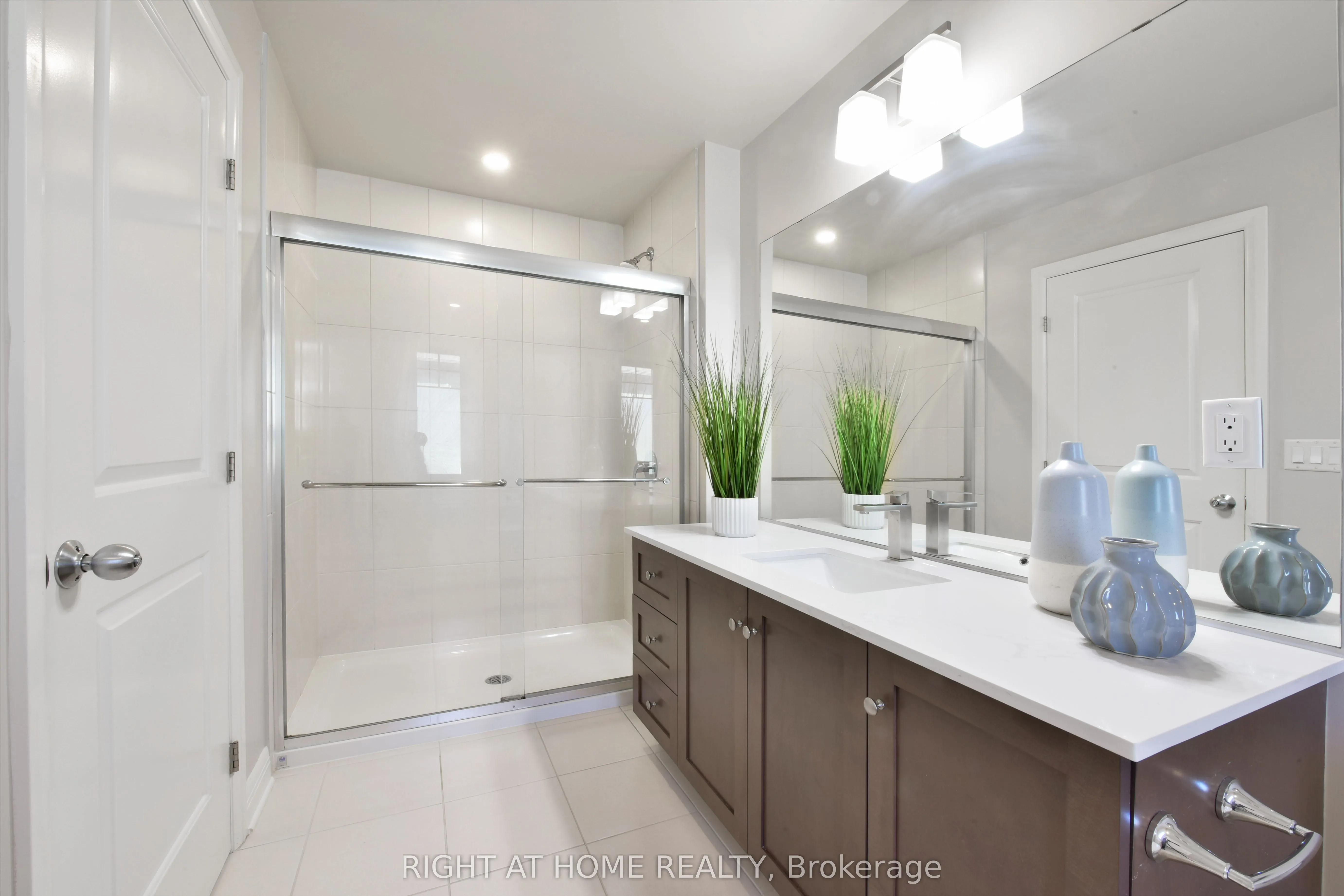 117 Escarpment Crescent