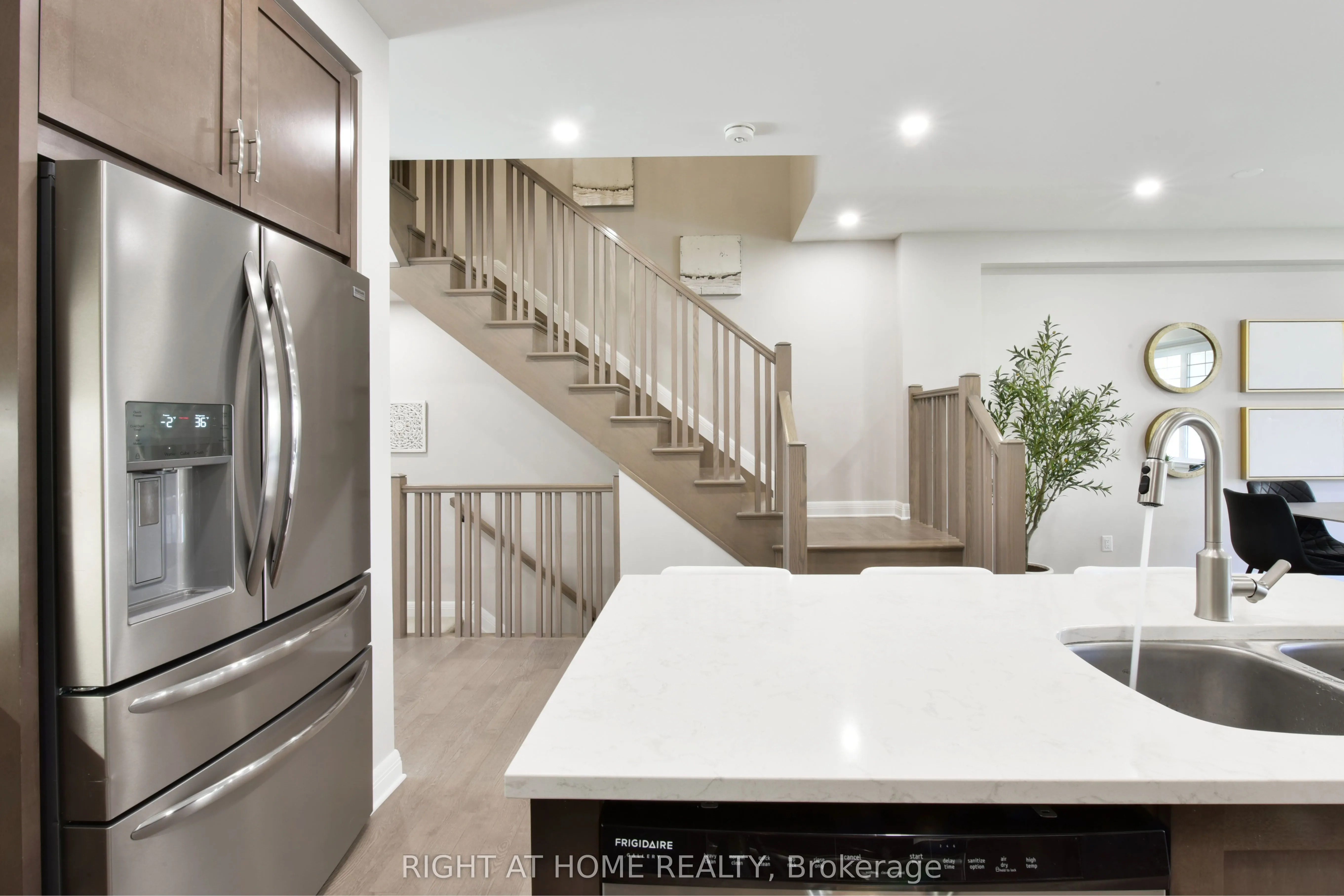117 Escarpment Crescent