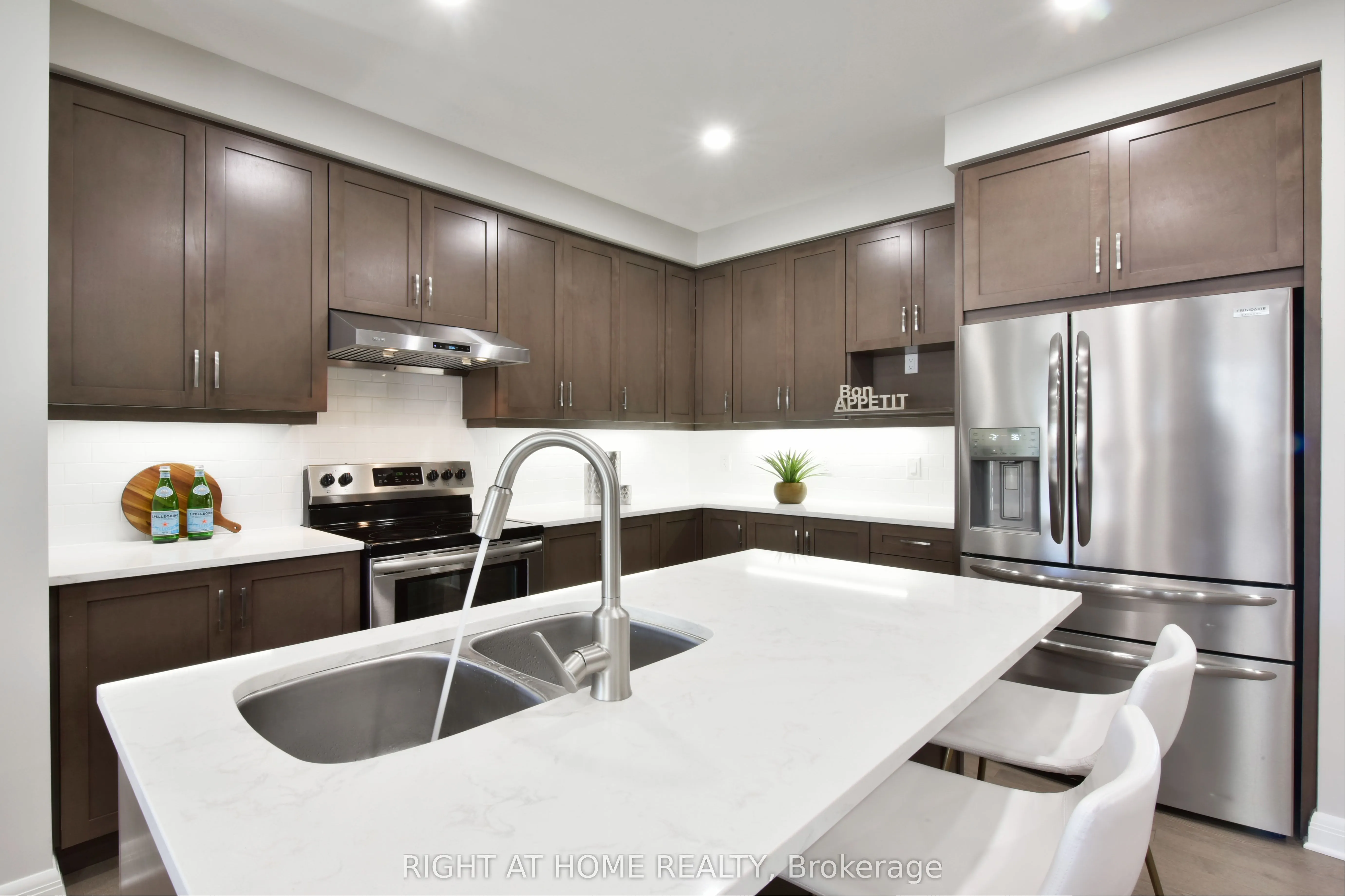 117 Escarpment Crescent