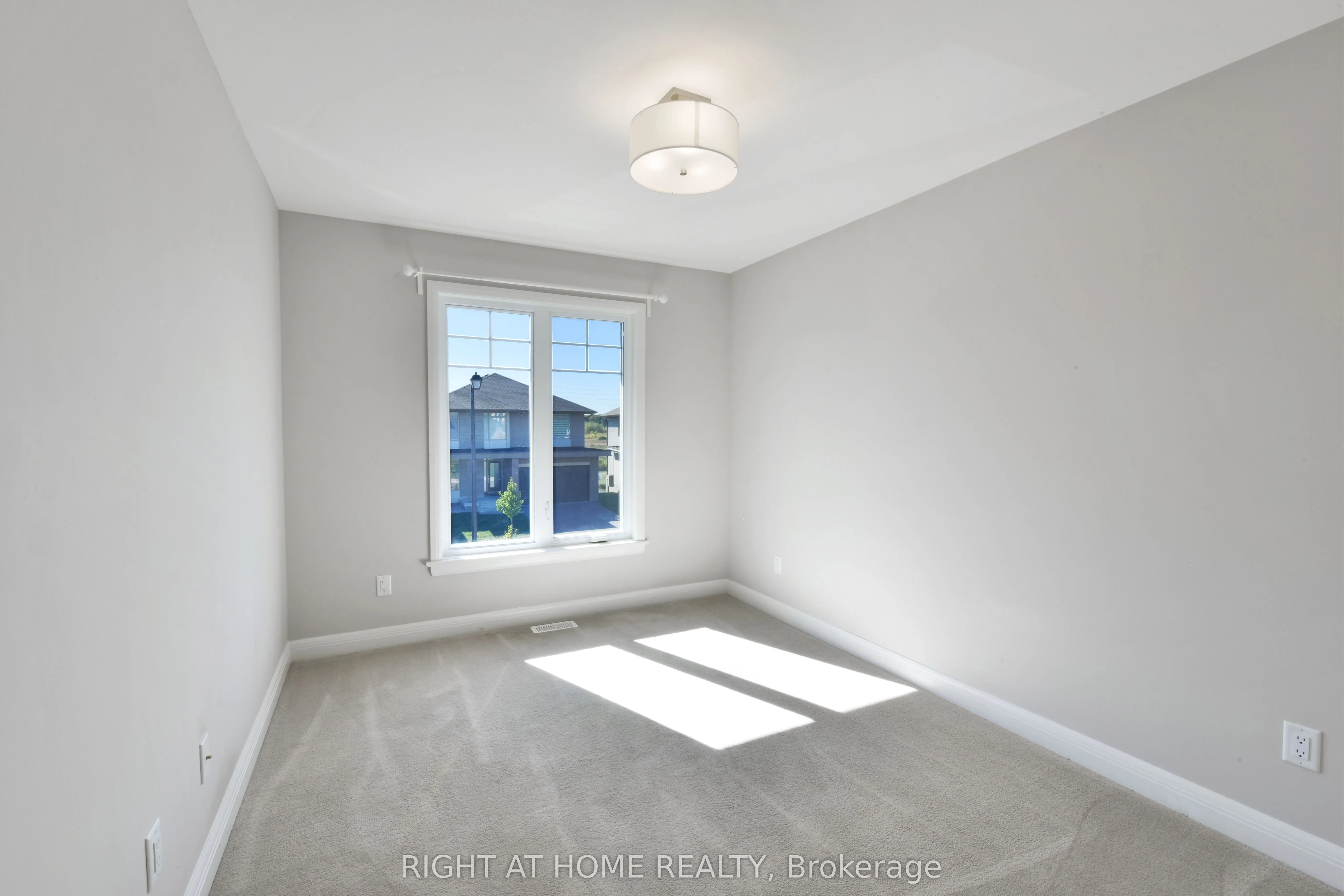 117 Escarpment Crescent