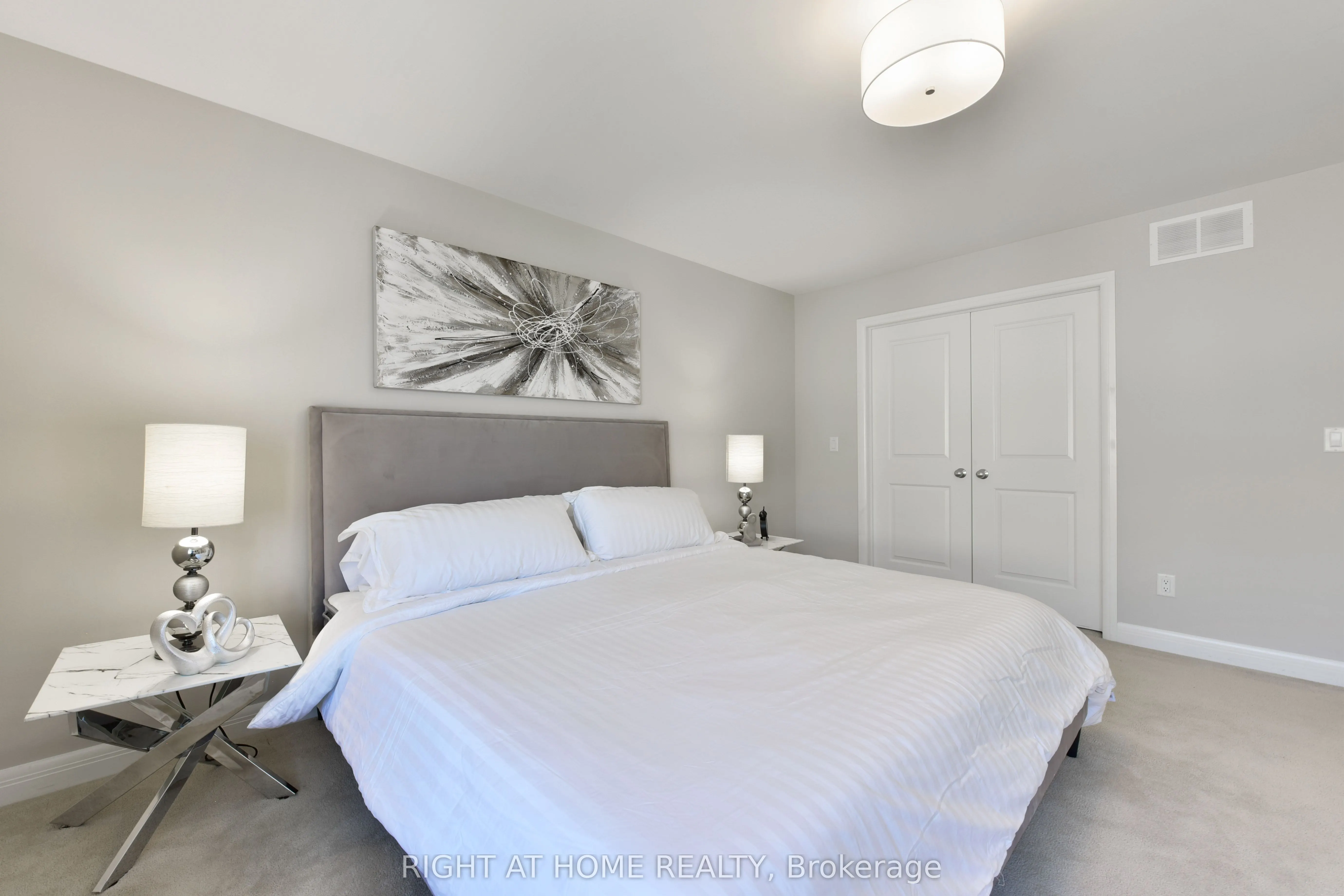 117 Escarpment Crescent